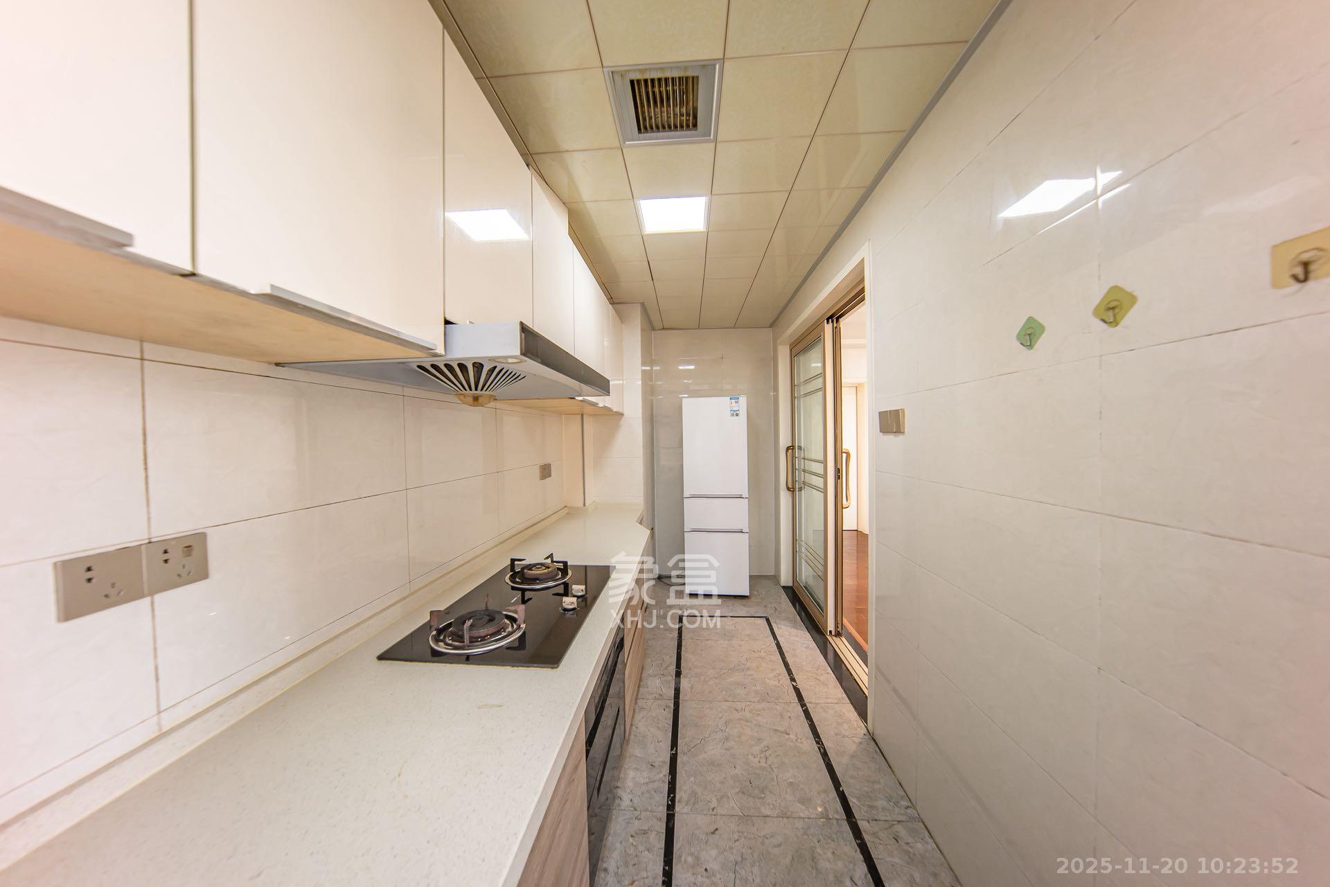 华润橡树湾 3室2厅2卫 2000.0元/月 华润橡树湾 3室2厅2卫 2000.0元/月室内图