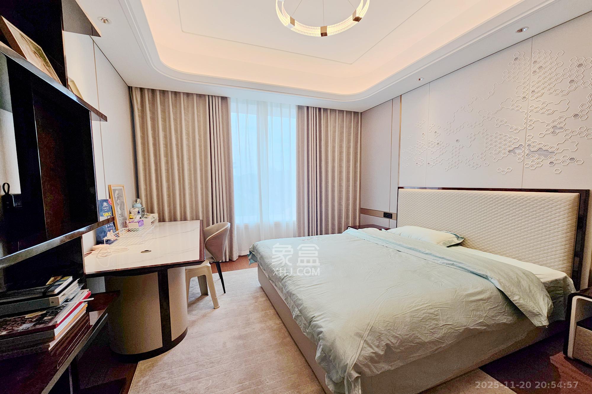 运达滨河广场 5室2厅5卫 1098.0万 运达滨河广场 5室2厅5卫 1098.0万卧室