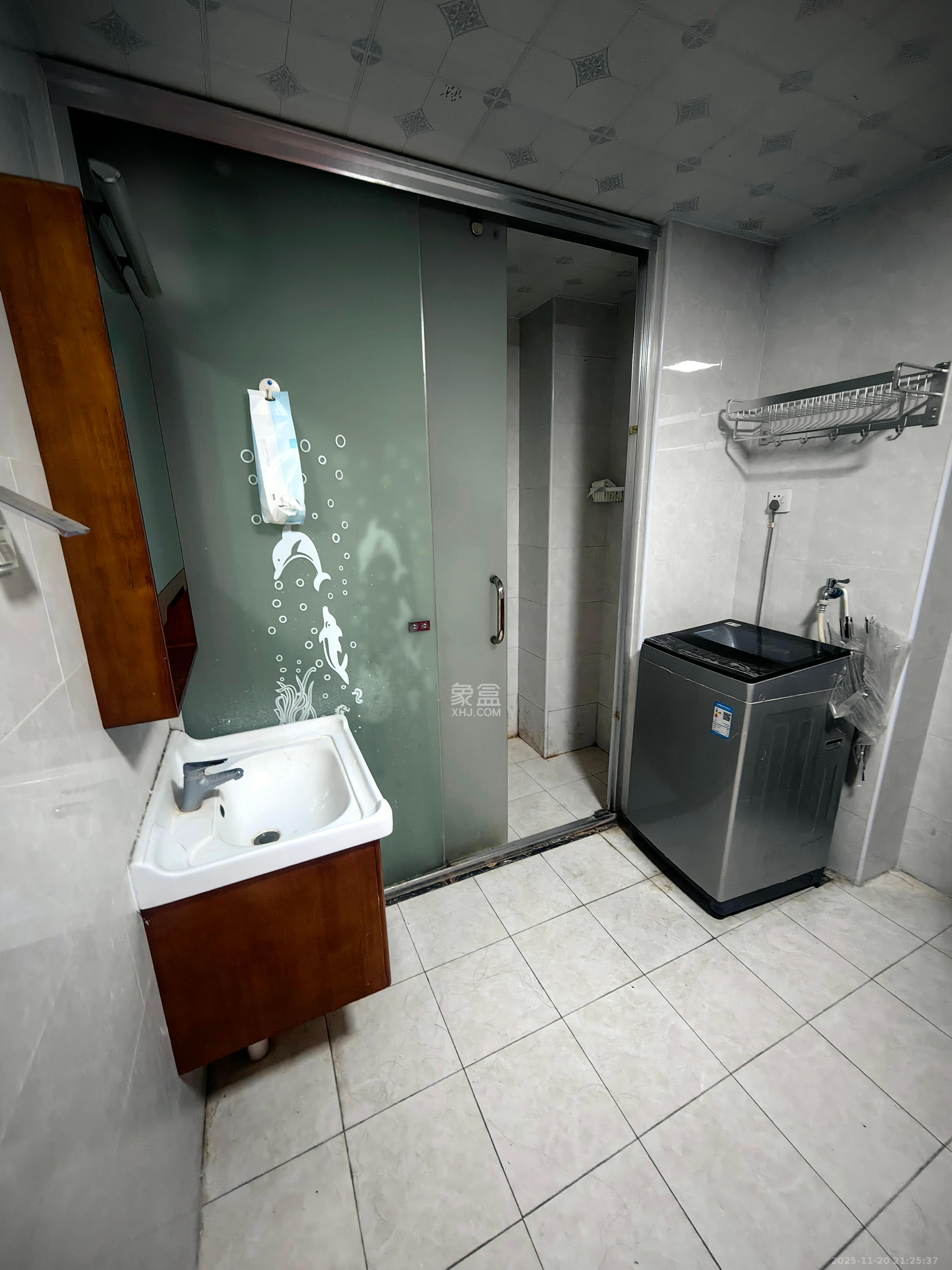 金茂梅溪湖 1室1厅1卫 1300.0元/月 金茂梅溪湖 1室1厅1卫 1300.0元/月室内图