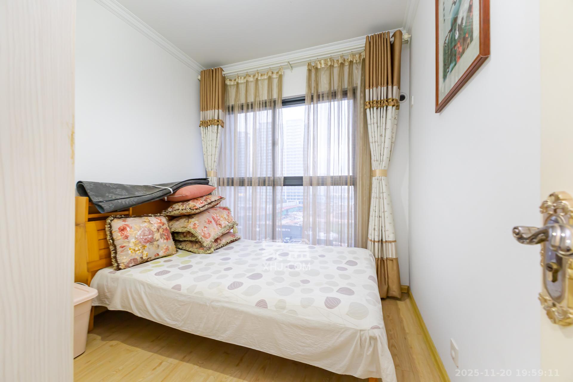 勤诚达新界  4室2厅2卫    92.0万卧室