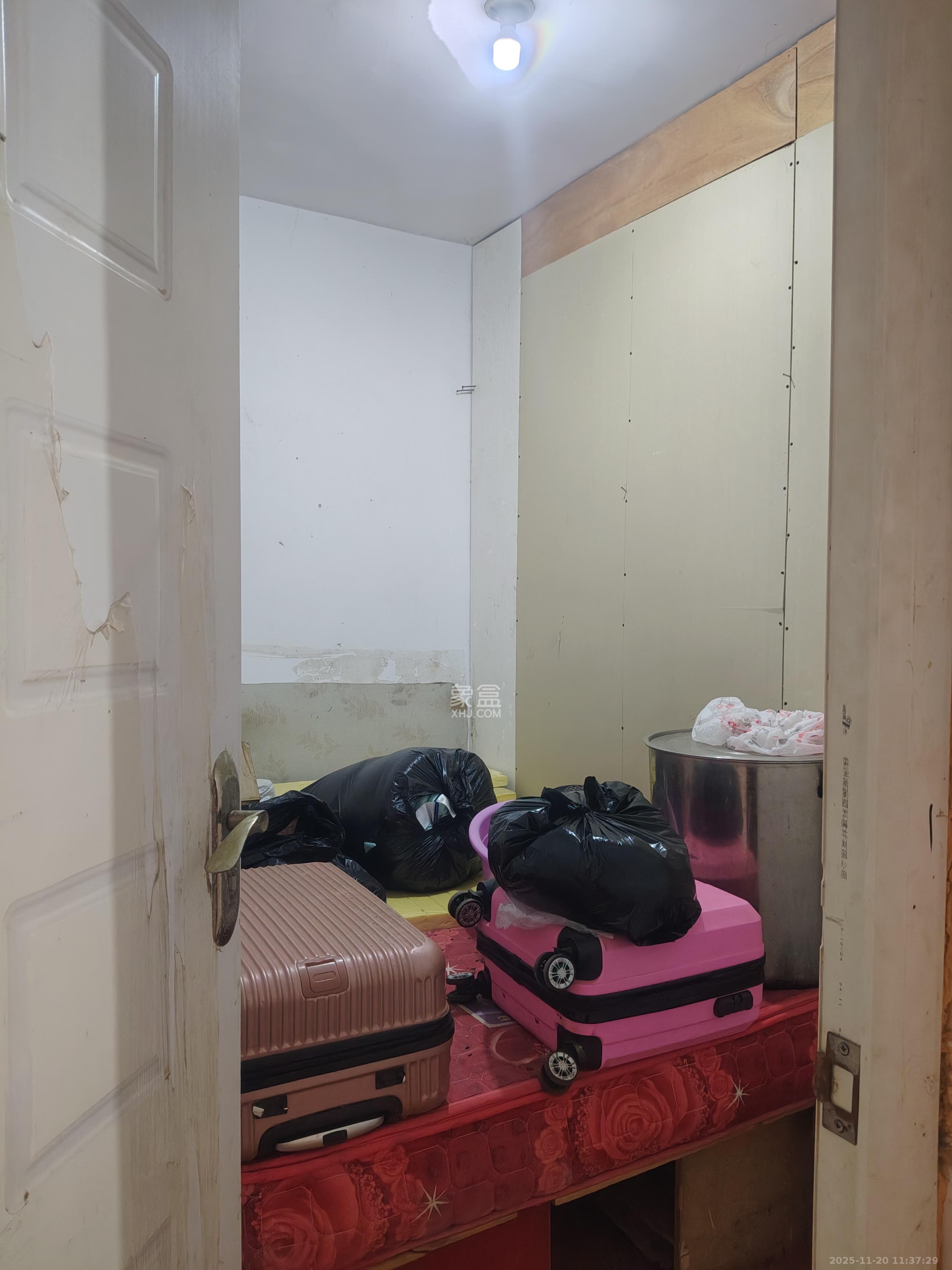 鄱阳小区  3室2厅1卫    1200.0元/月室内图