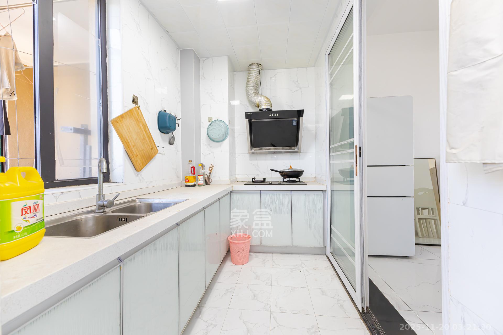 勤诚达境界城  4室2厅2卫    85.0万厨房