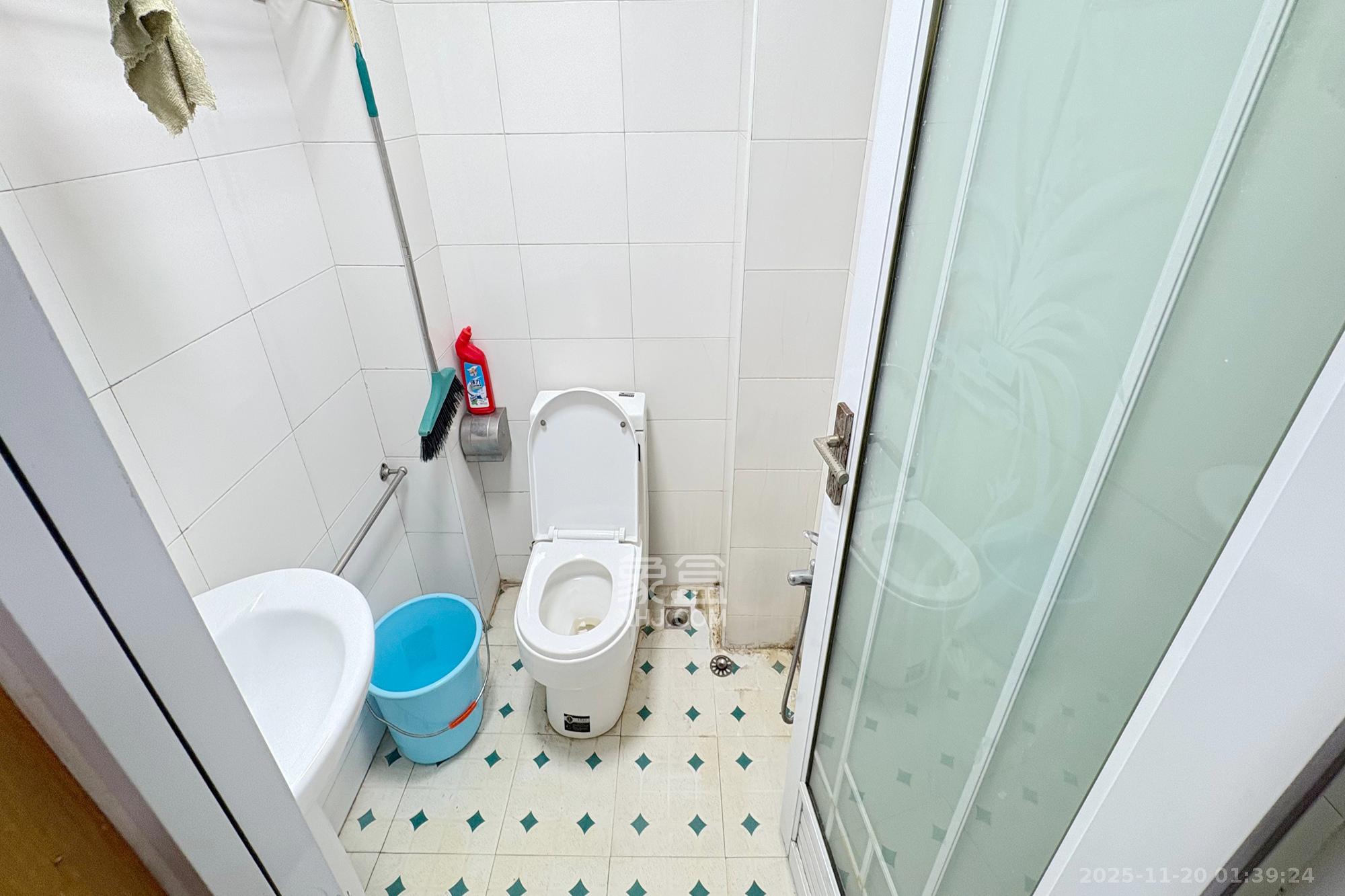 鹏程世家 1室1厅1卫 45.0万 鹏程世家 1室1厅1卫 45.0万卫生间