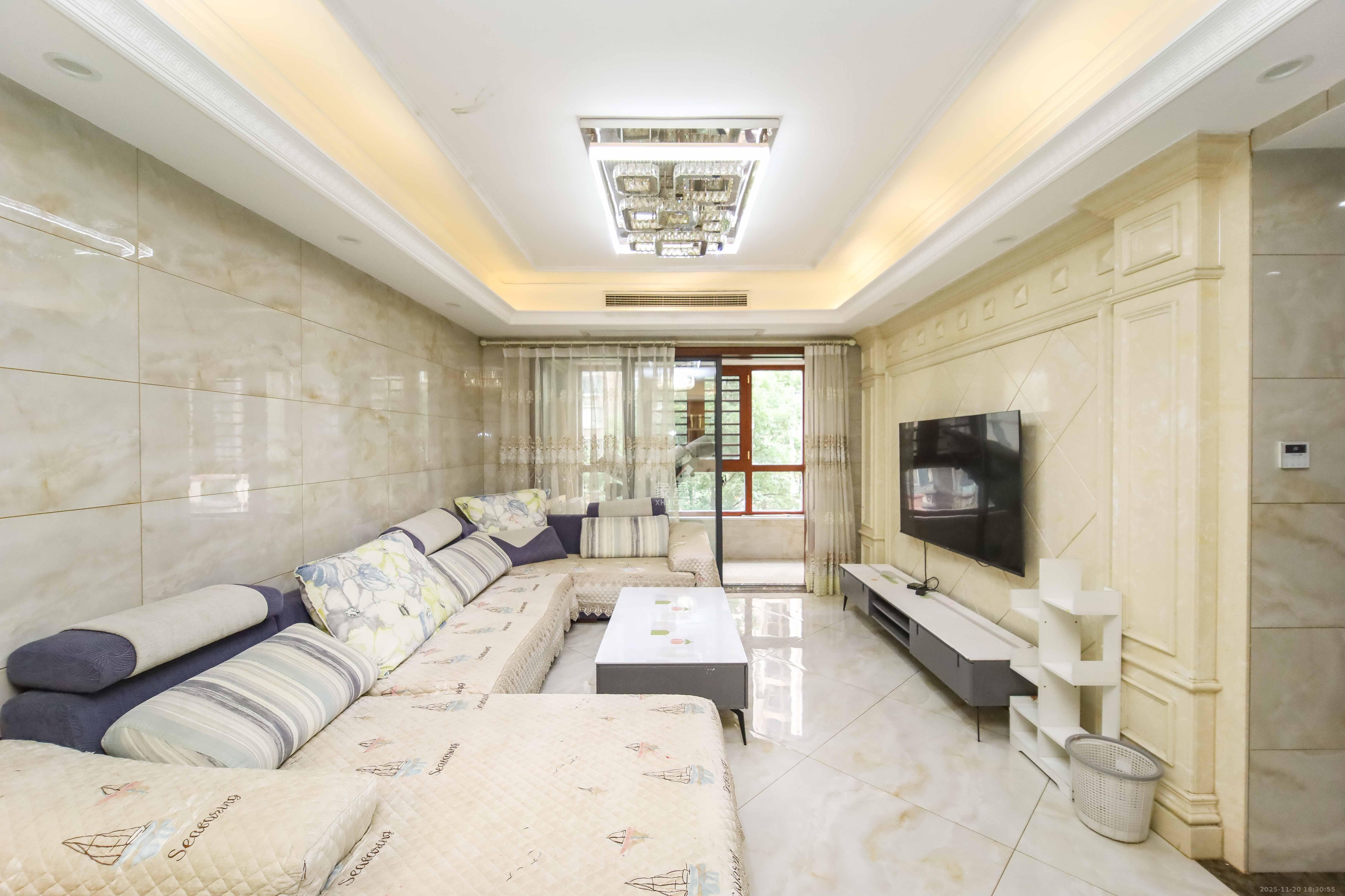 鸿基橄榄君庭 3室2厅2卫 130.0万 鸿基橄榄君庭 3室2厅2卫 130.0万客厅