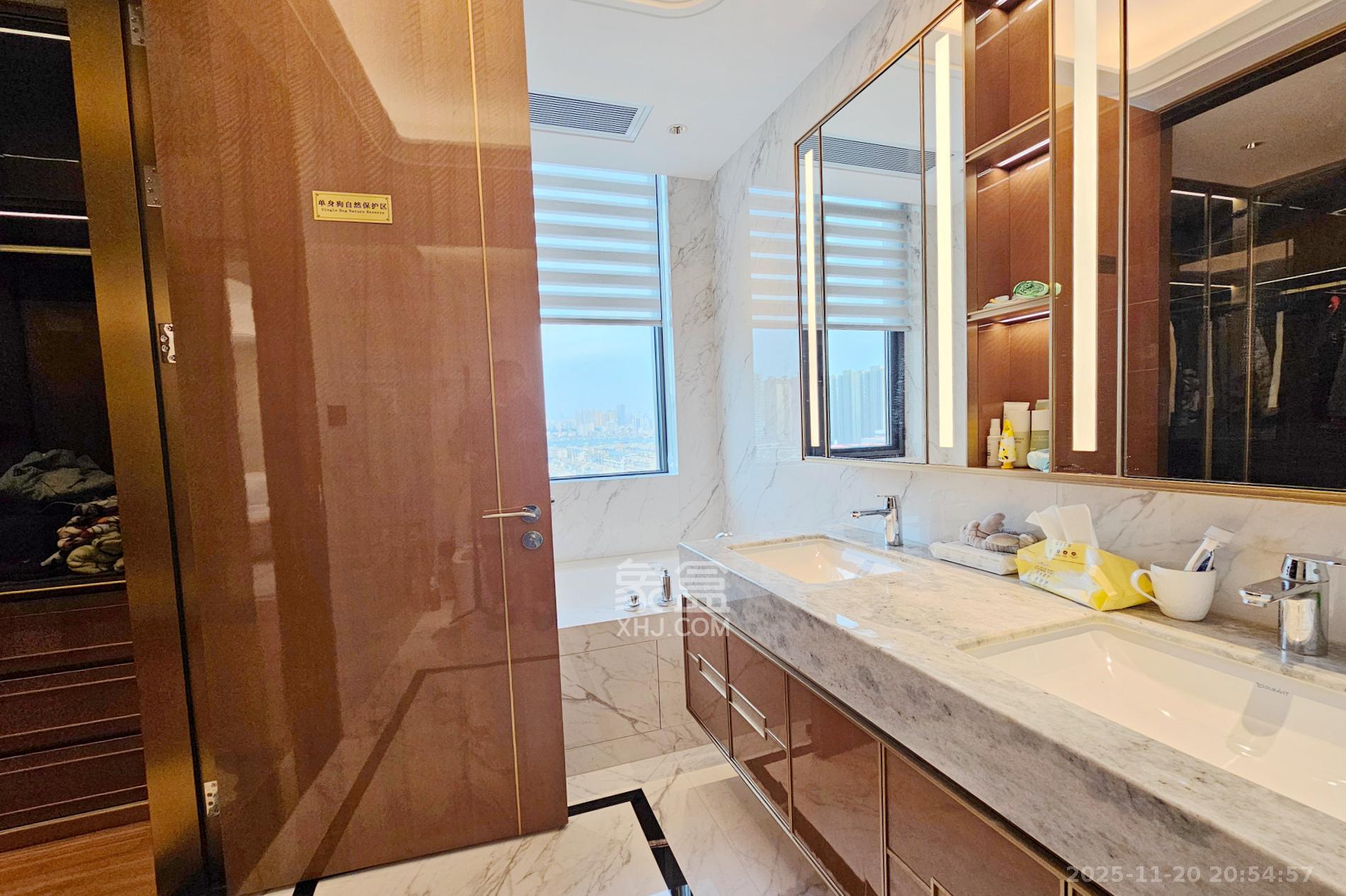 运达滨河广场 5室2厅5卫 1098.0万 运达滨河广场 5室2厅5卫 1098.0万卫生间