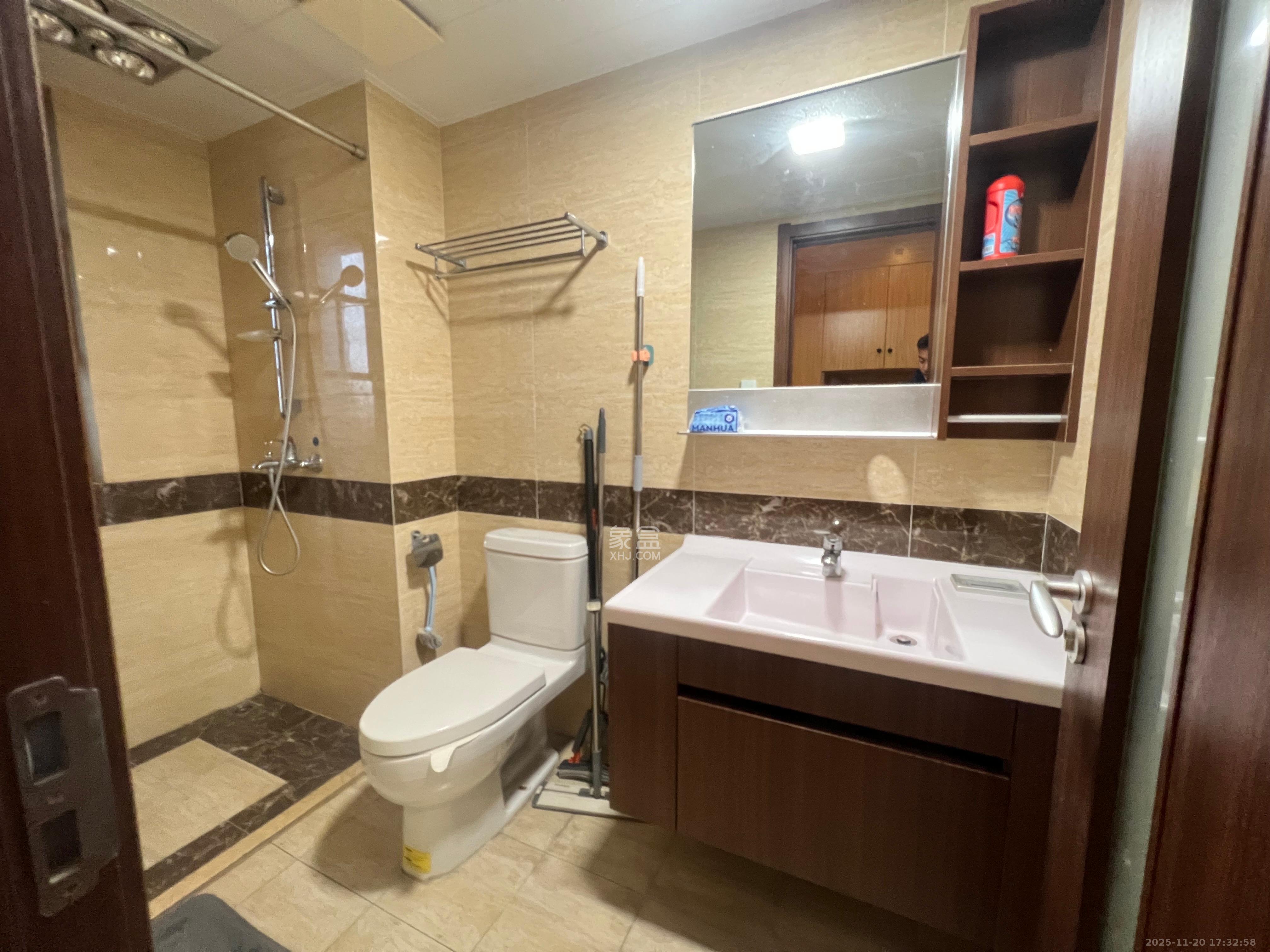 万科里金域滨江  3室2厅2卫    3800.0元/月室内图