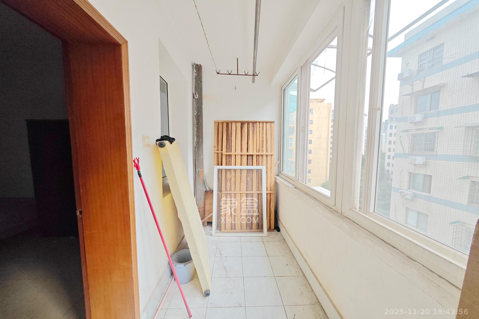 天韵家园 3室2厅2卫 55.0万 天韵家园 3室2厅2卫 55.0万阳台