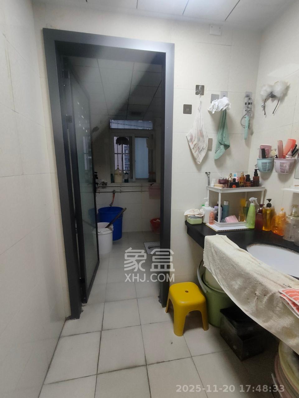 和馨园 4室2厅2卫 3200.0元/月 和馨园 4室2厅2卫 3200.0元/月室内图