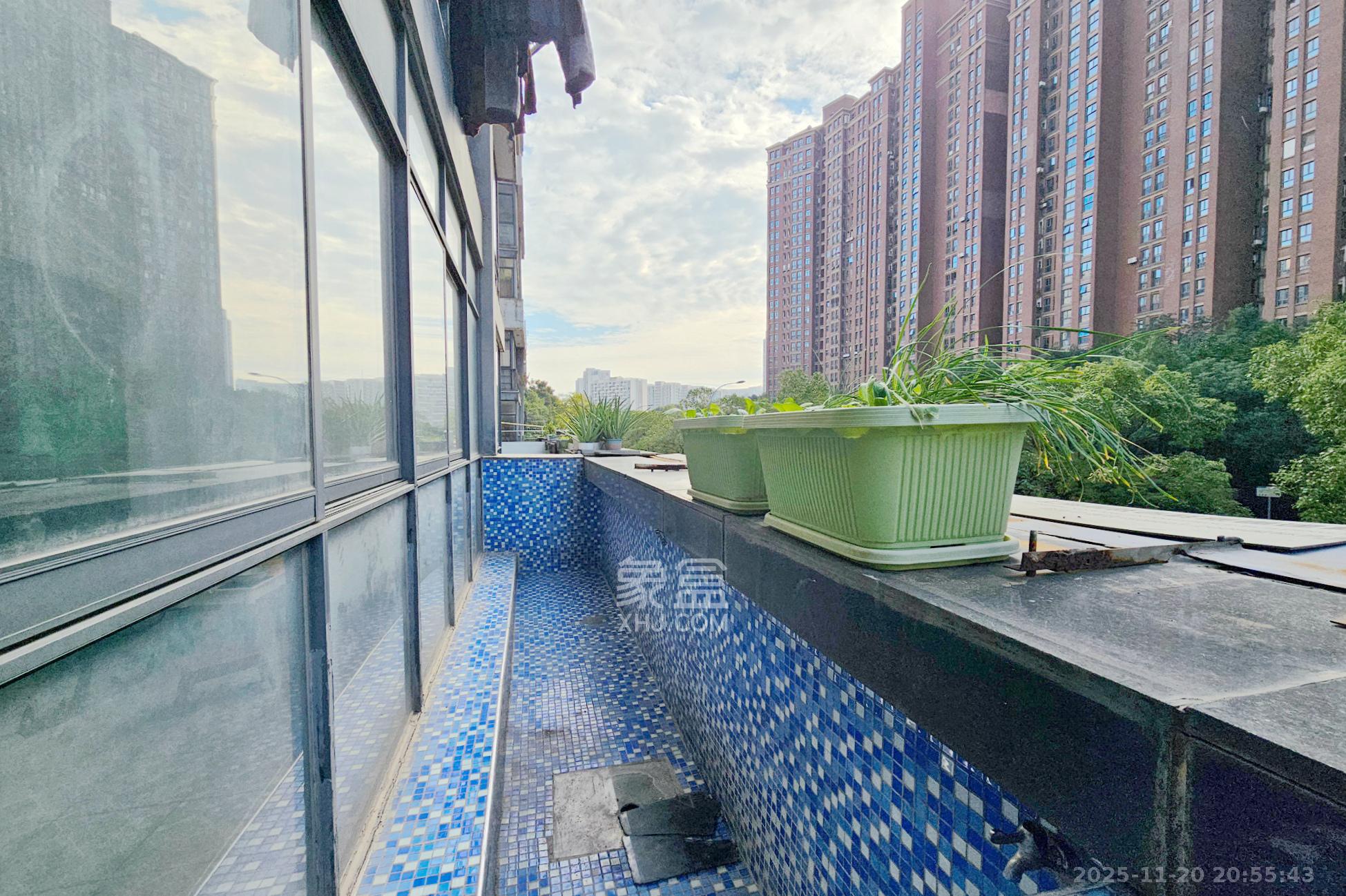 茂华国际湘  3室2厅2卫    140.0万阳台