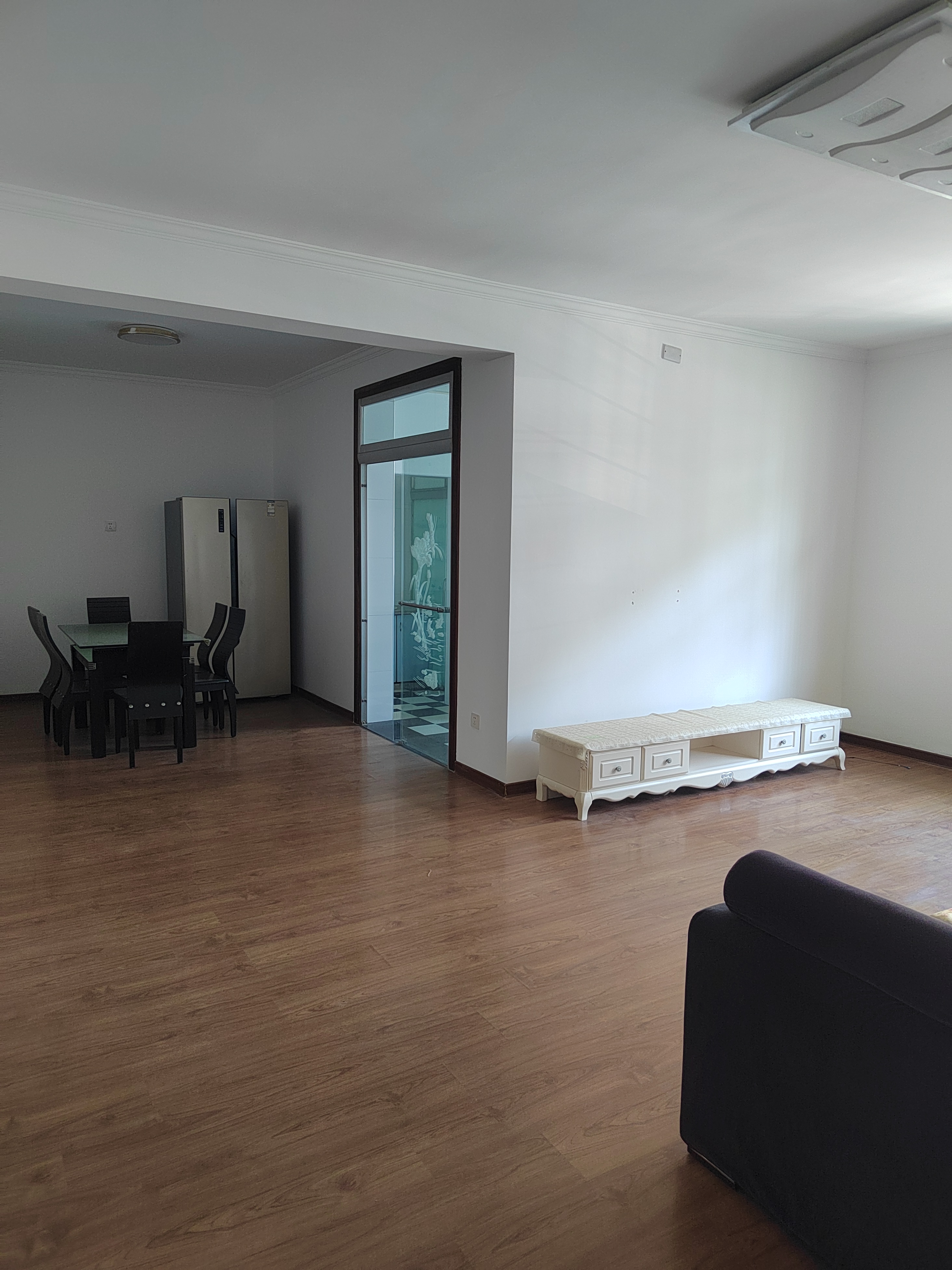 市人大政协机关大院住宅区(老市委) 2室1厅1卫 850.00元/月 市人大政协机关大院住宅区(老市委) 2室1厅1卫 850.00元/月室内图