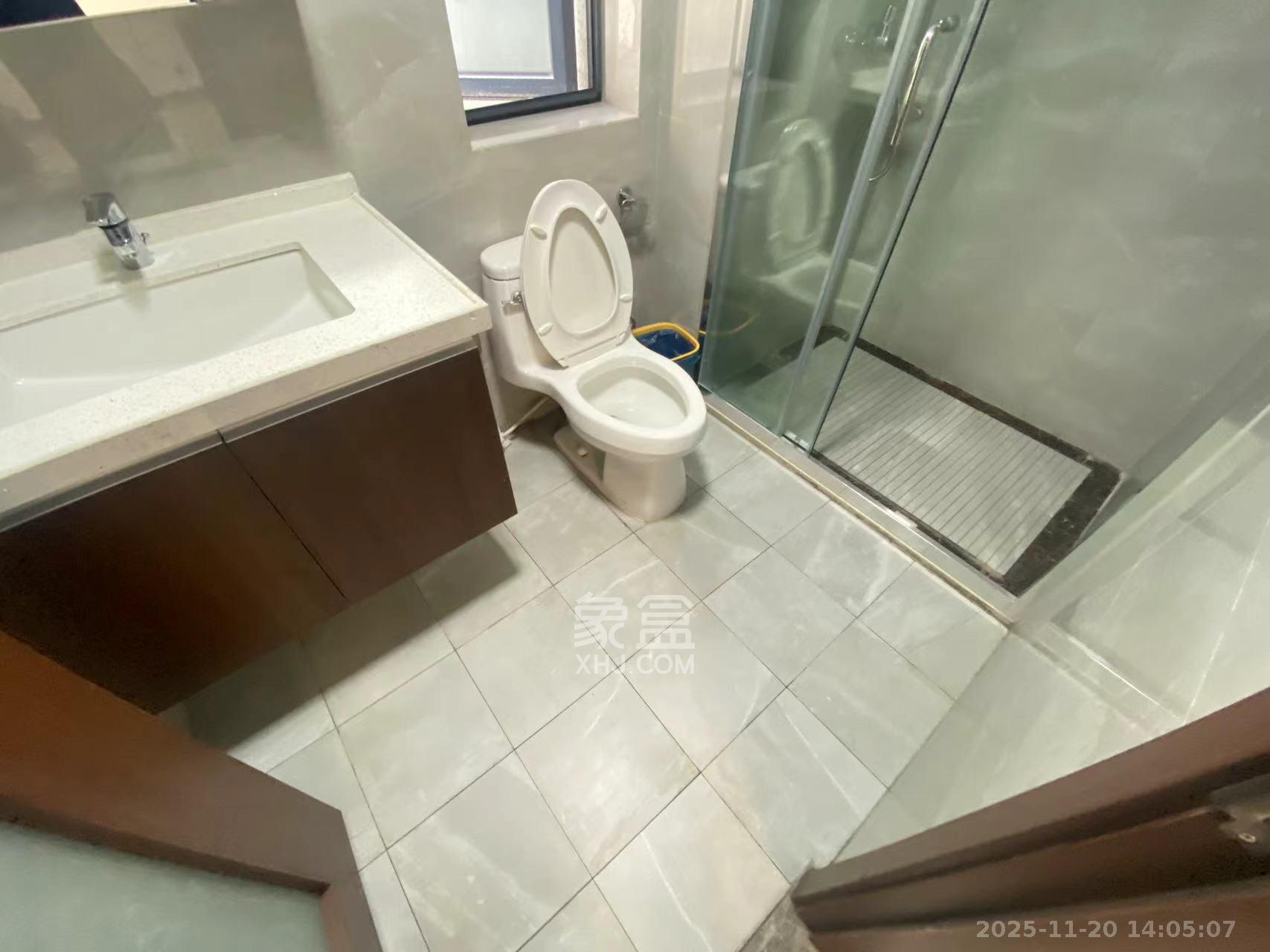 绿地长沙城际空间站(绿地新里佳苑) 3室2厅2卫 3500.0元/月 绿地长沙城际空间站(绿地新里佳苑) 3室2厅2卫 3500.0元/月室内图