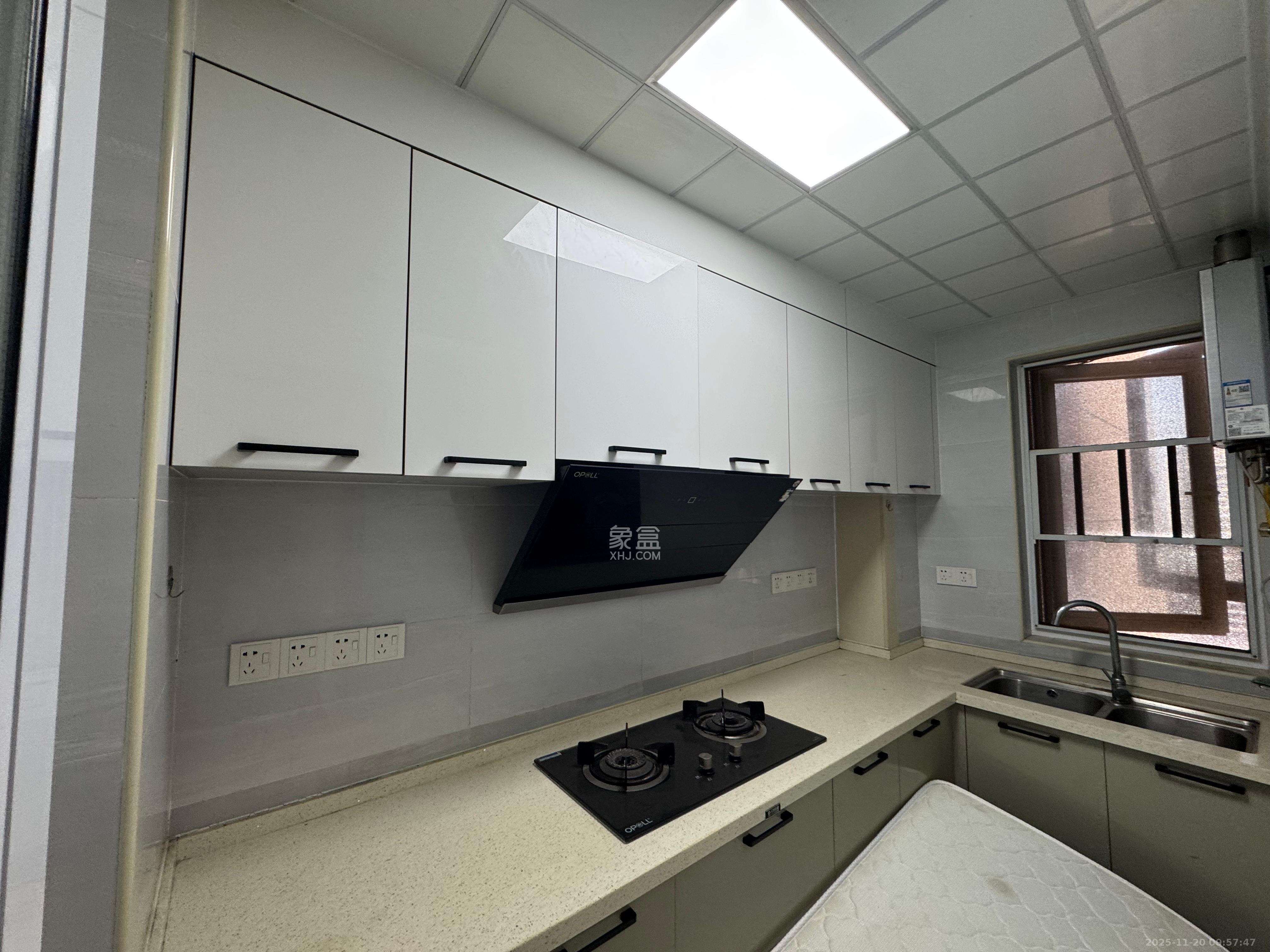 荣盛花语城  3室2厅1卫    1800.0元/月室内图