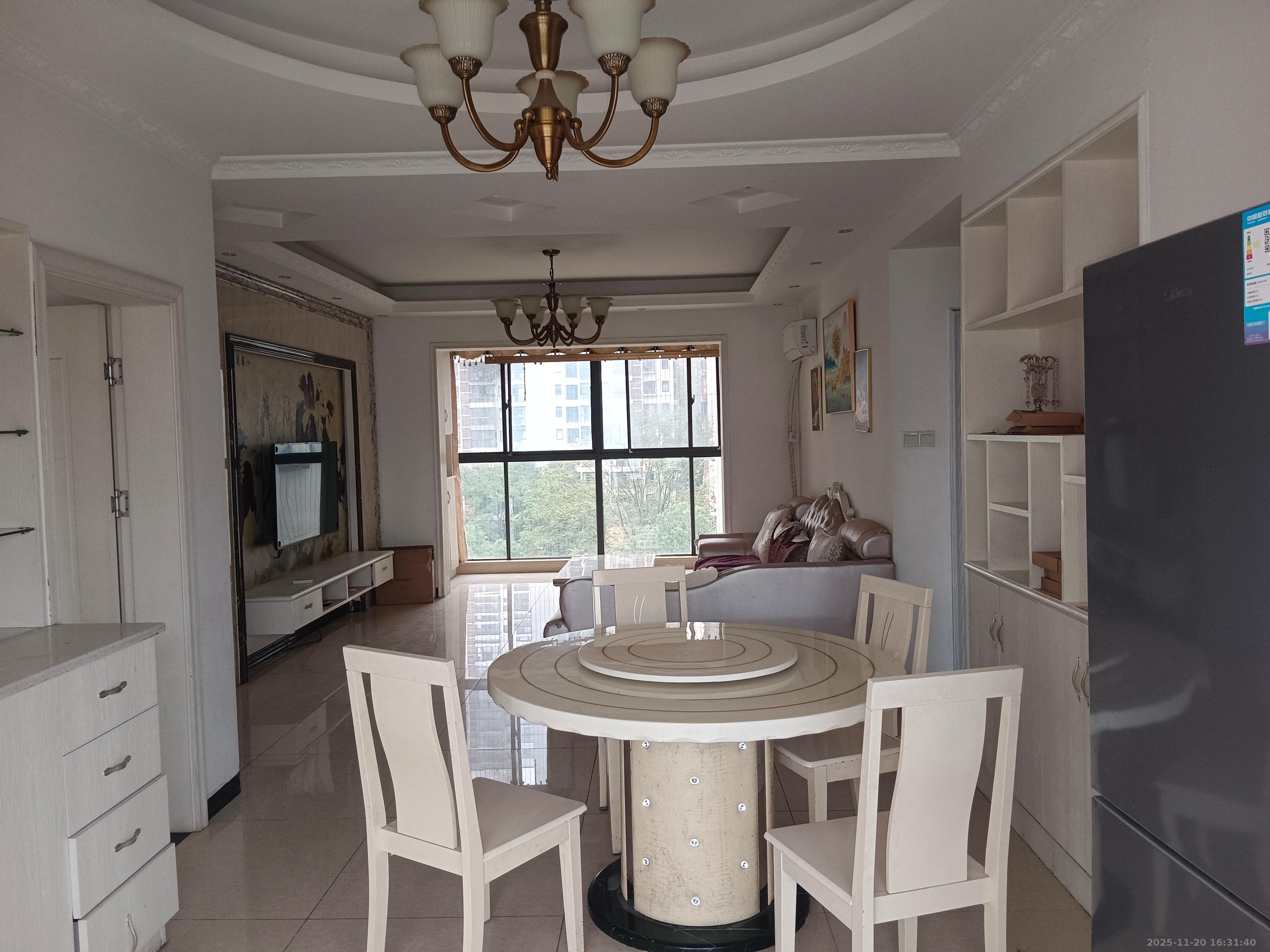 华银天际  3室2厅2卫    2200.0元/月室内图