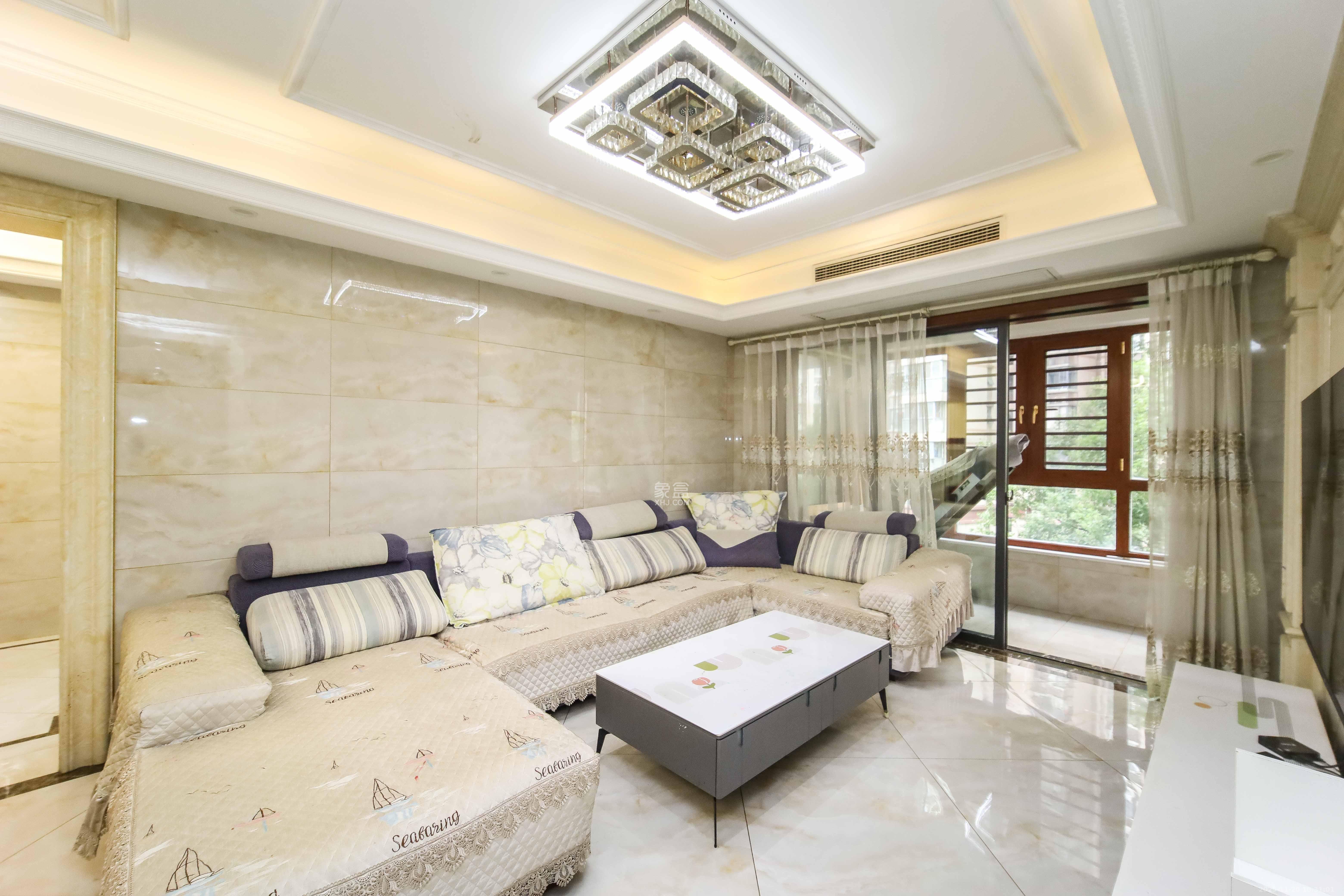 鸿基橄榄君庭 3室2厅2卫 130.0万 鸿基橄榄君庭 3室2厅2卫 130.0万客厅