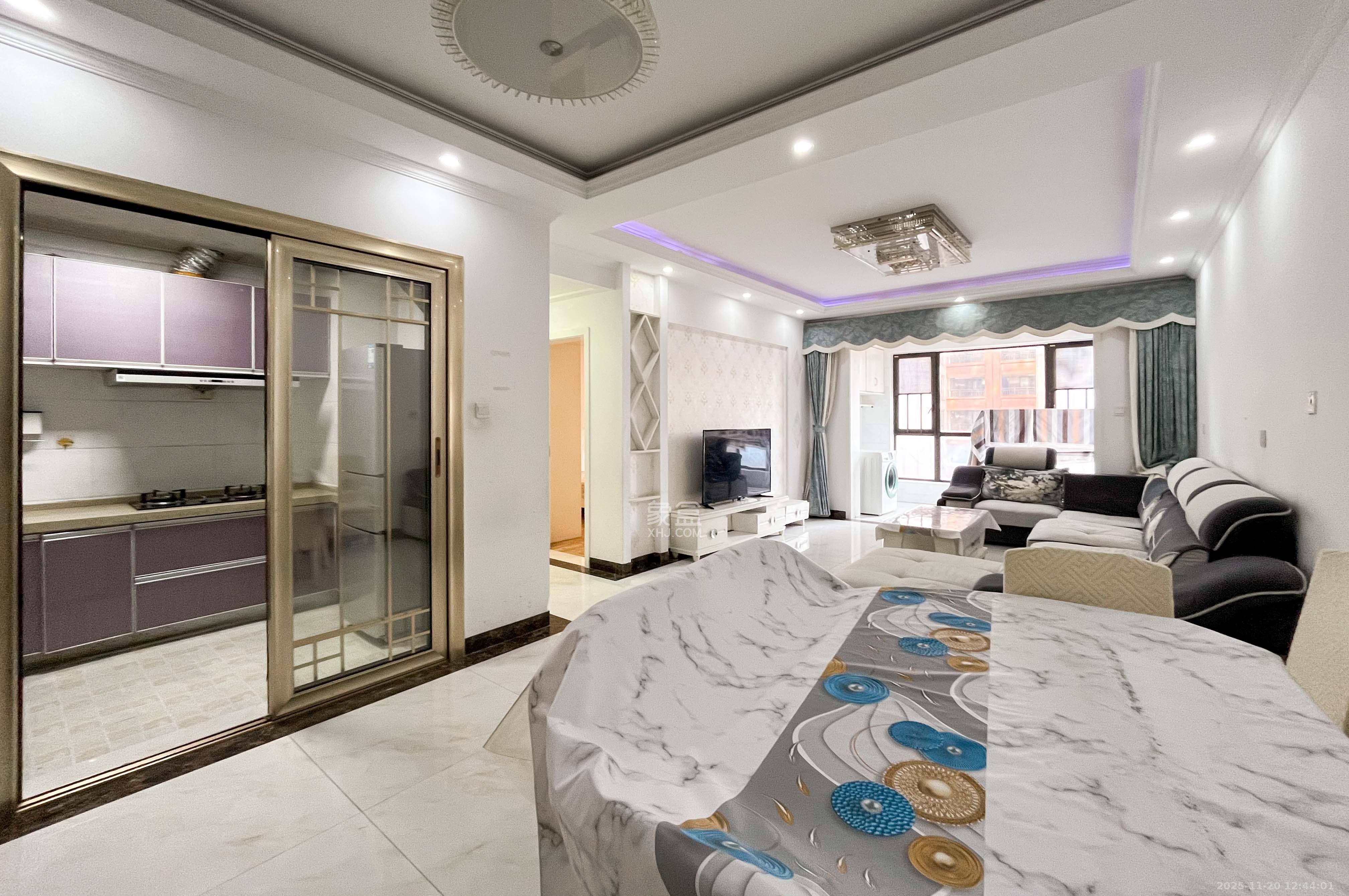 梅溪湖金茂悦(金悦雅苑) 3室2厅2卫 180.0万 梅溪湖金茂悦(金悦雅苑) 3室2厅2卫 180.0万客厅