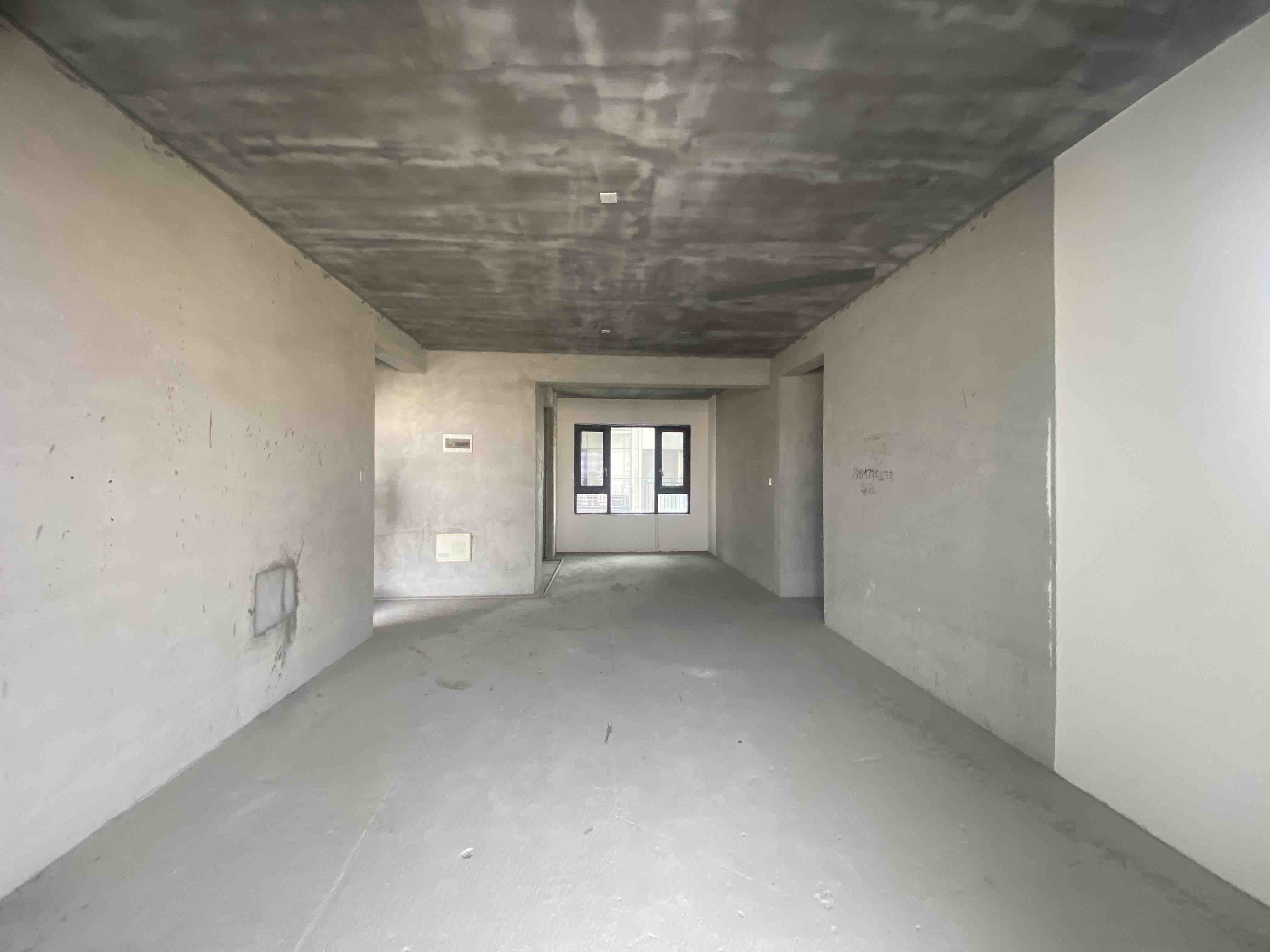 汇方雁归来 4室2厅1卫 89.8万 汇方雁归来 4室2厅1卫 89.8万客厅