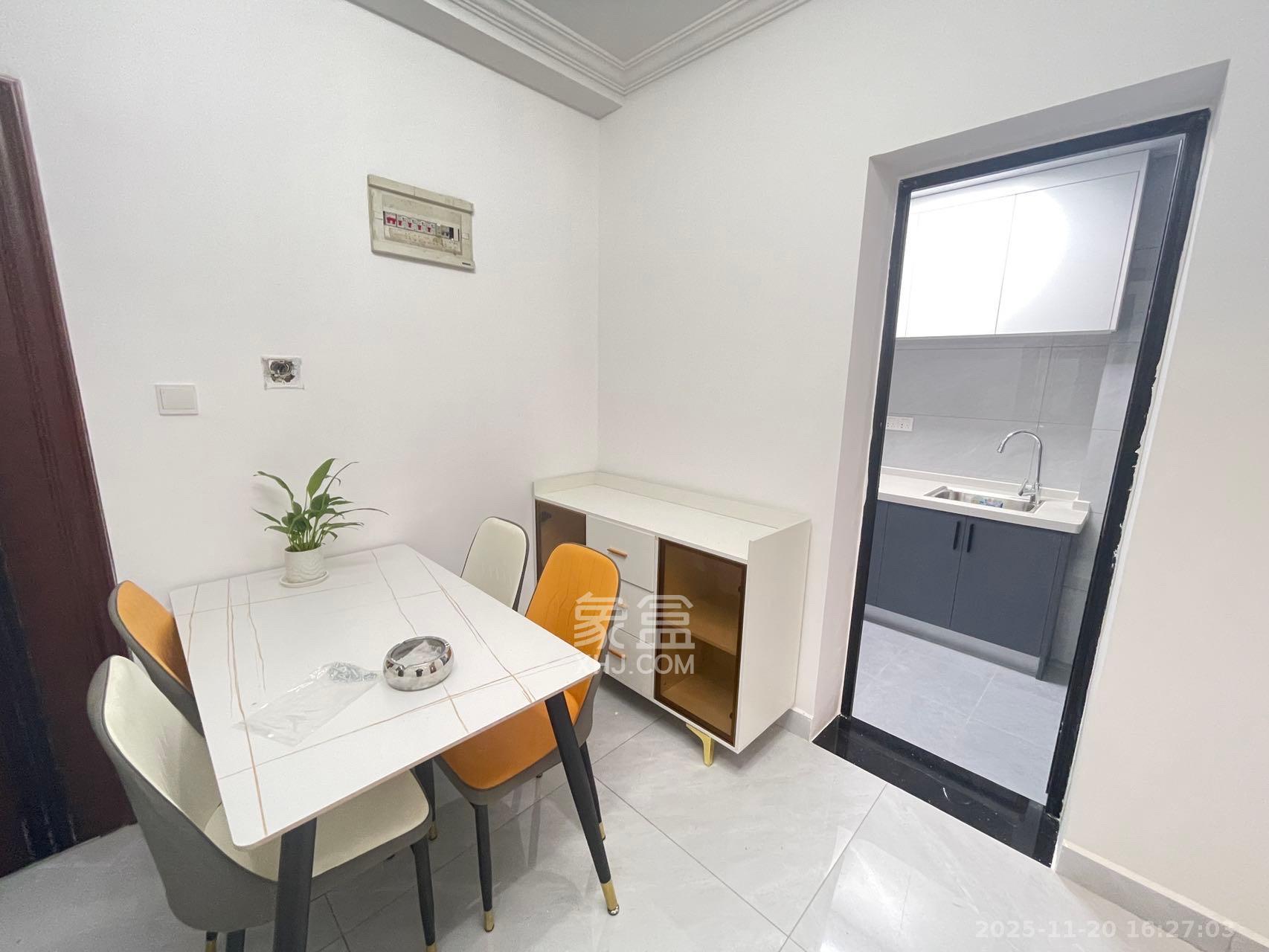 世嘉国际华城  2室1厅1卫    2600.0元/月室内图