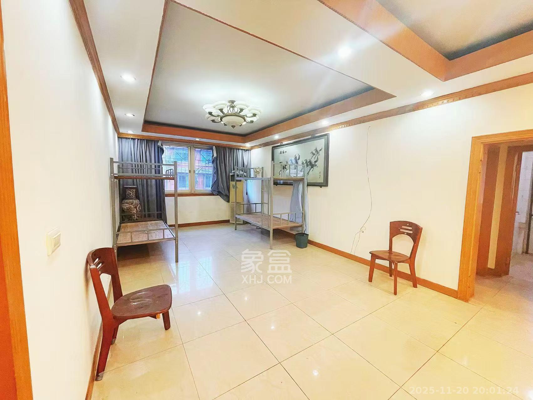 省军区宿舍 3室2厅2卫 2600.0元/月 省军区宿舍 3室2厅2卫 2600.0元/月室内图