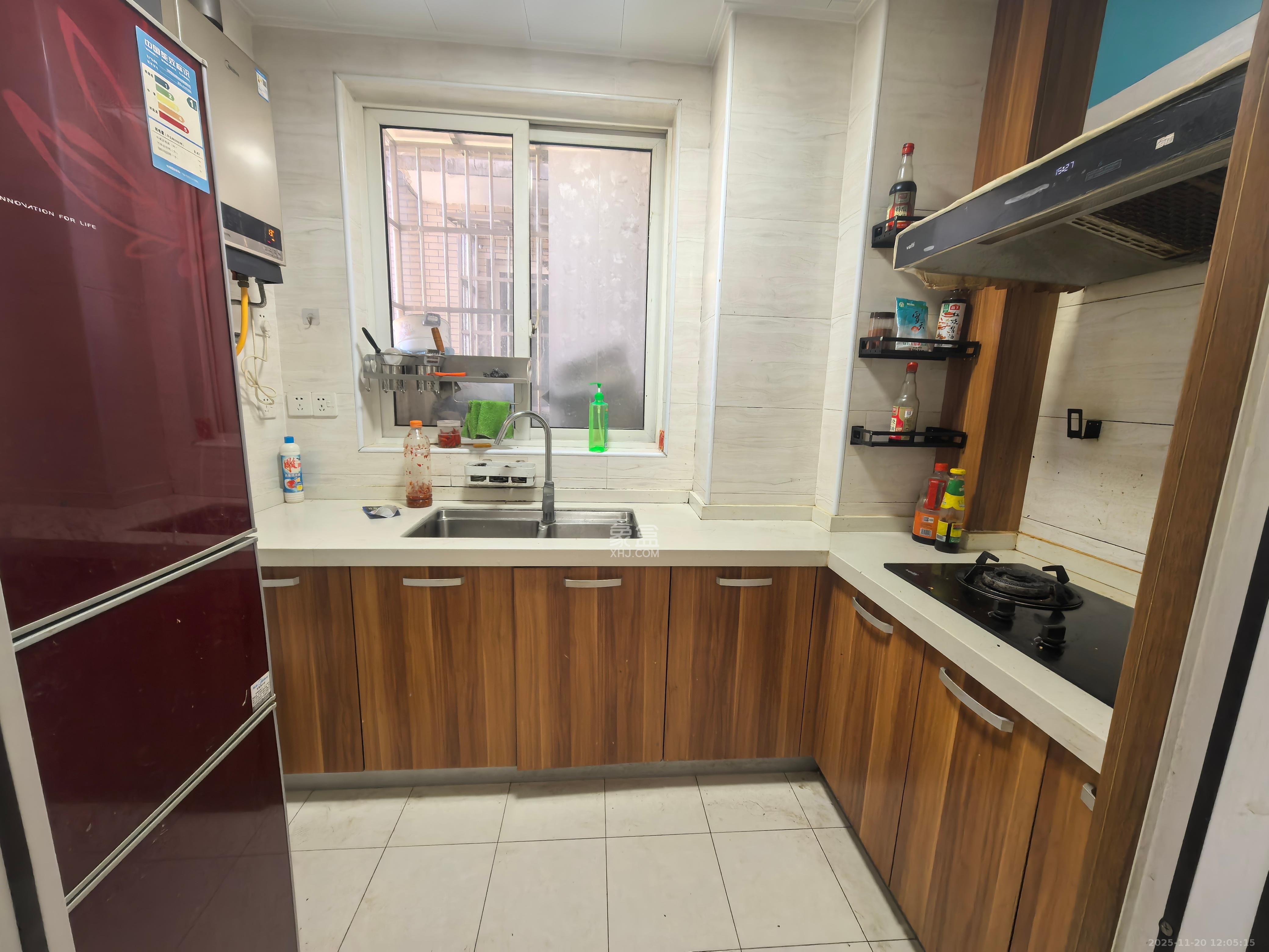 谷山乐园三期  3室2厅1卫    2000.0元/月室内图