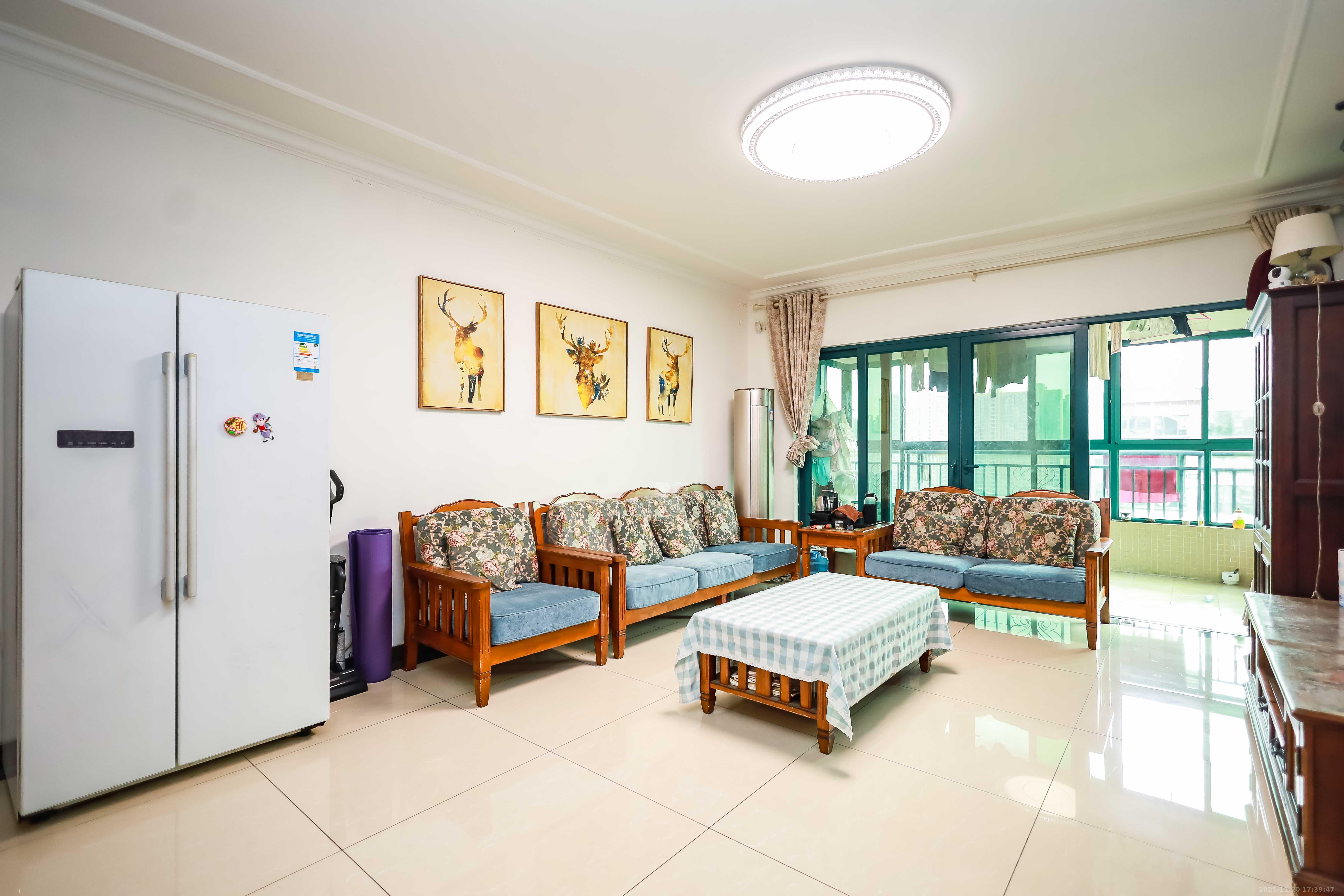 恒大华府 4室2厅1卫 218.0万 恒大华府 4室2厅1卫 218.0万客厅