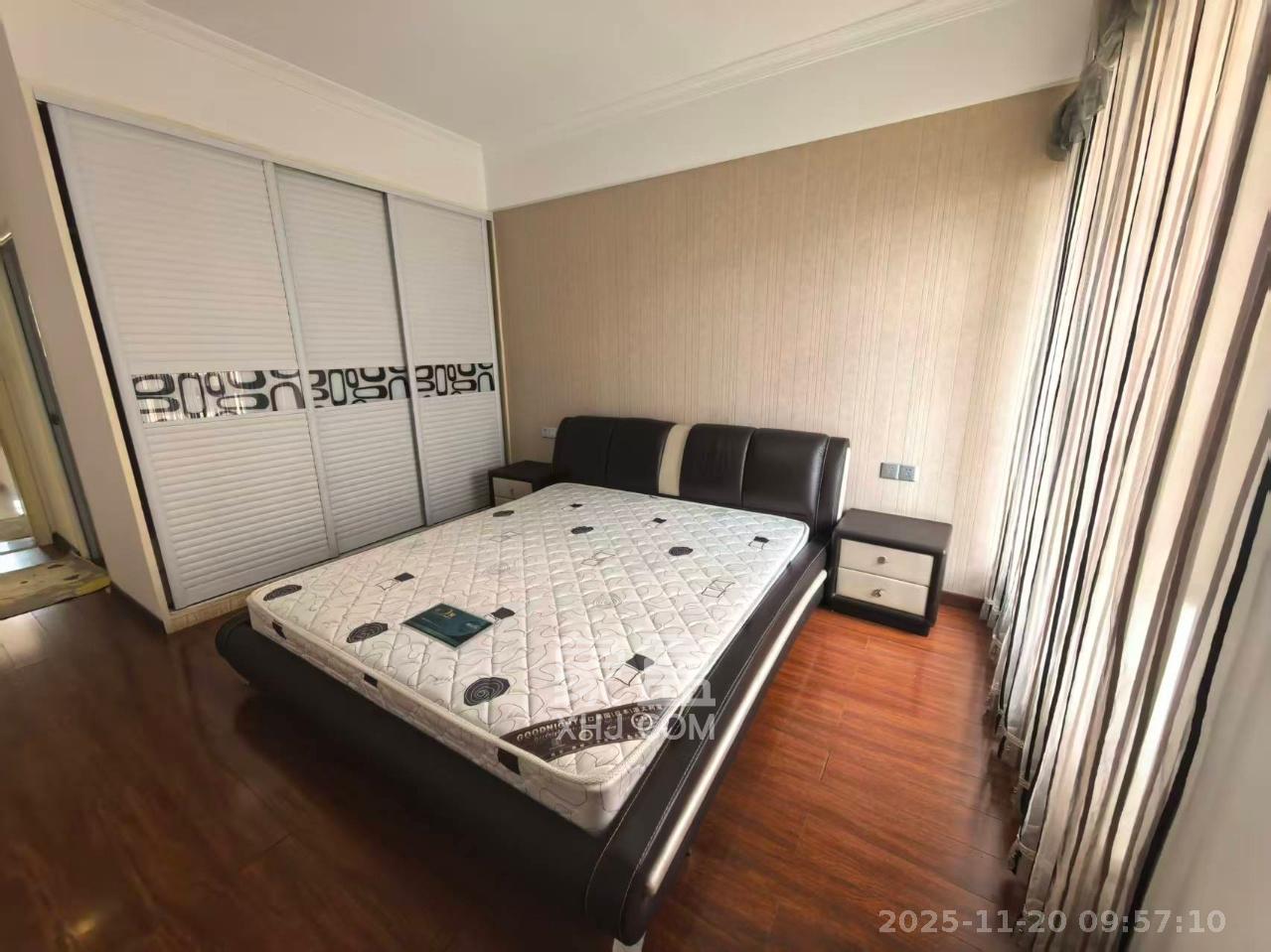 华雅花园  3室2厅2卫    46.8万客厅