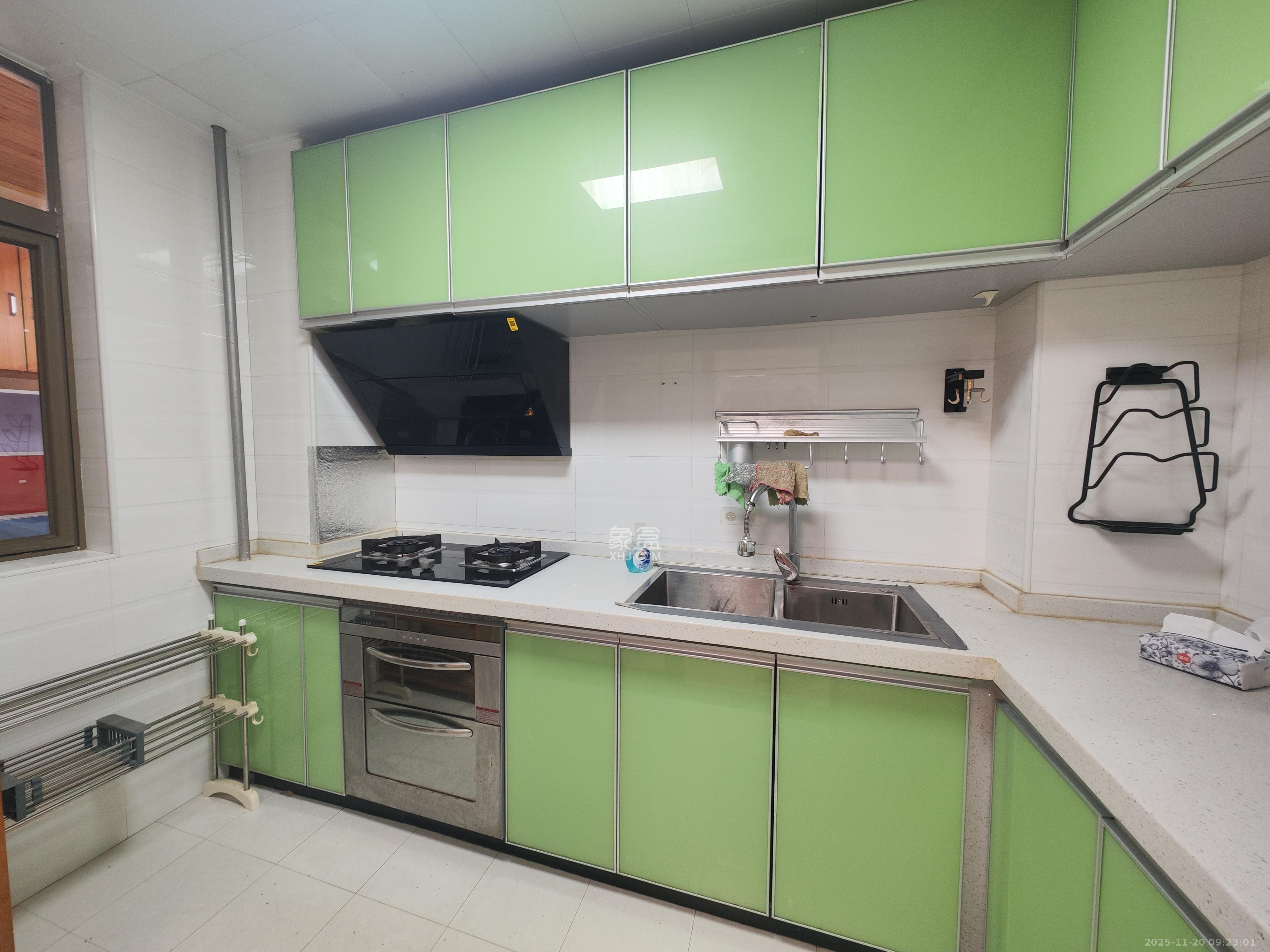 米兰春天  3室2厅1卫    1800.0元/月室内图