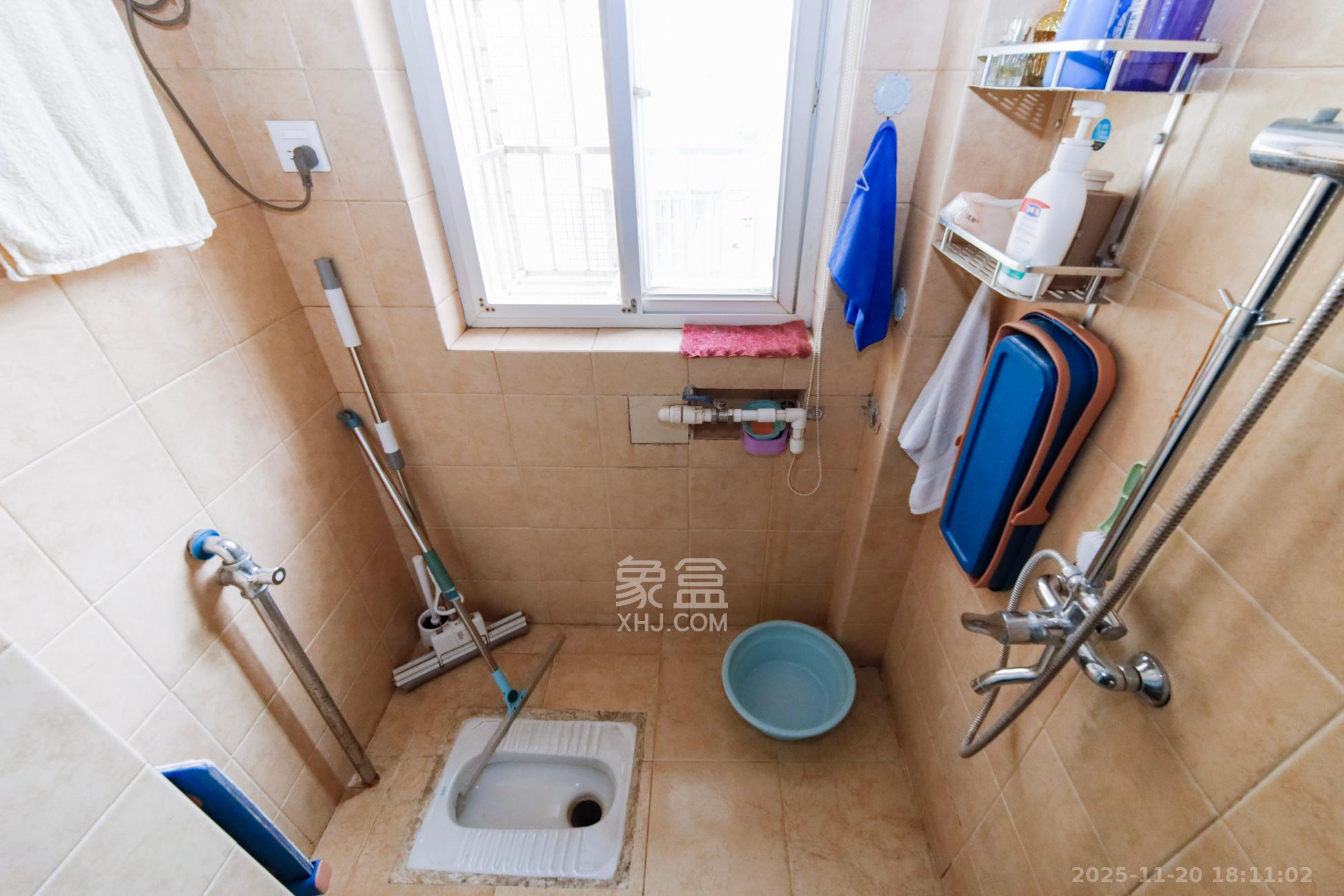 德馨园  3室2厅2卫    59.8万卫生间