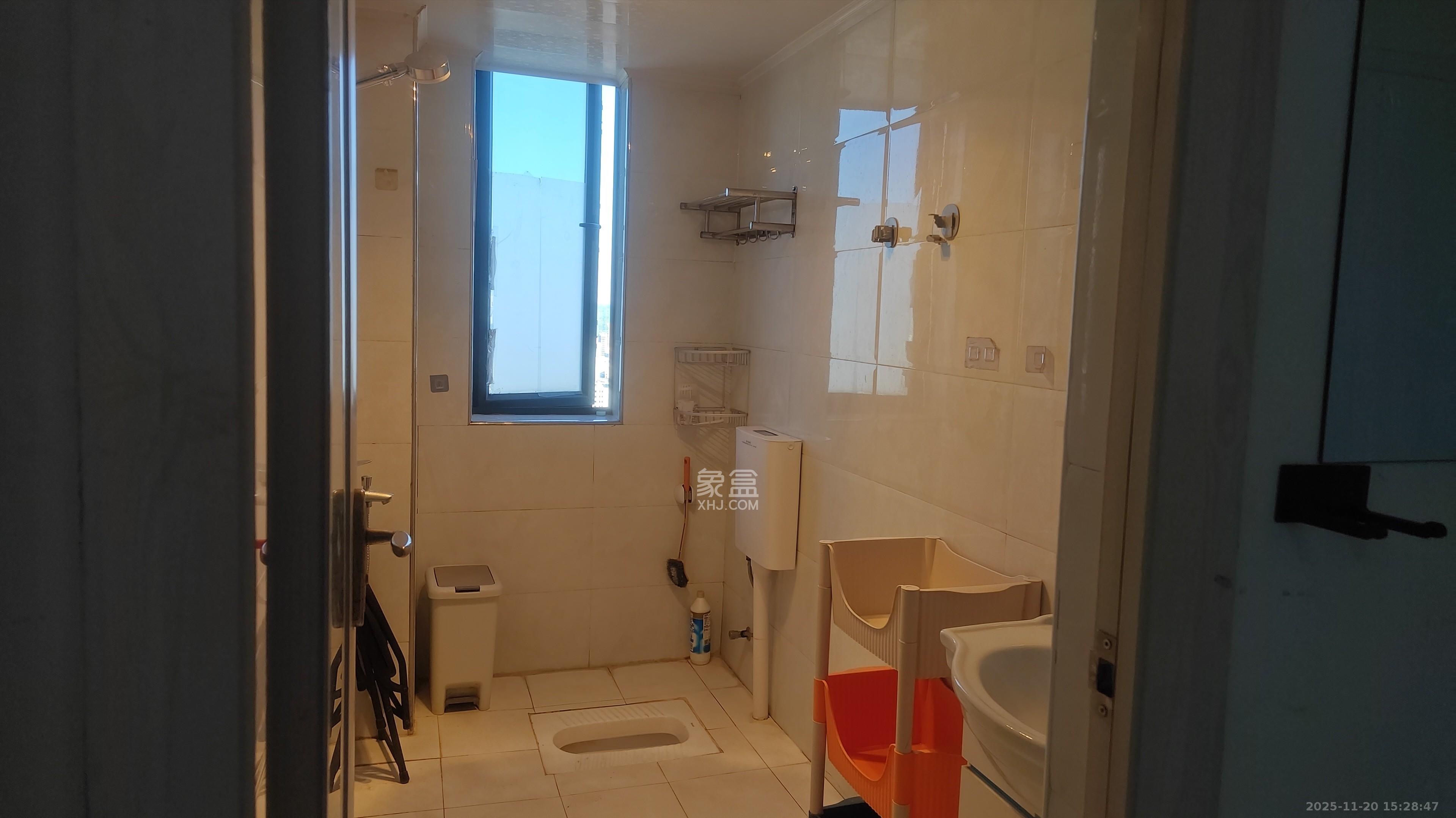 山水英伦  2室2厅1卫    2200.0元/月