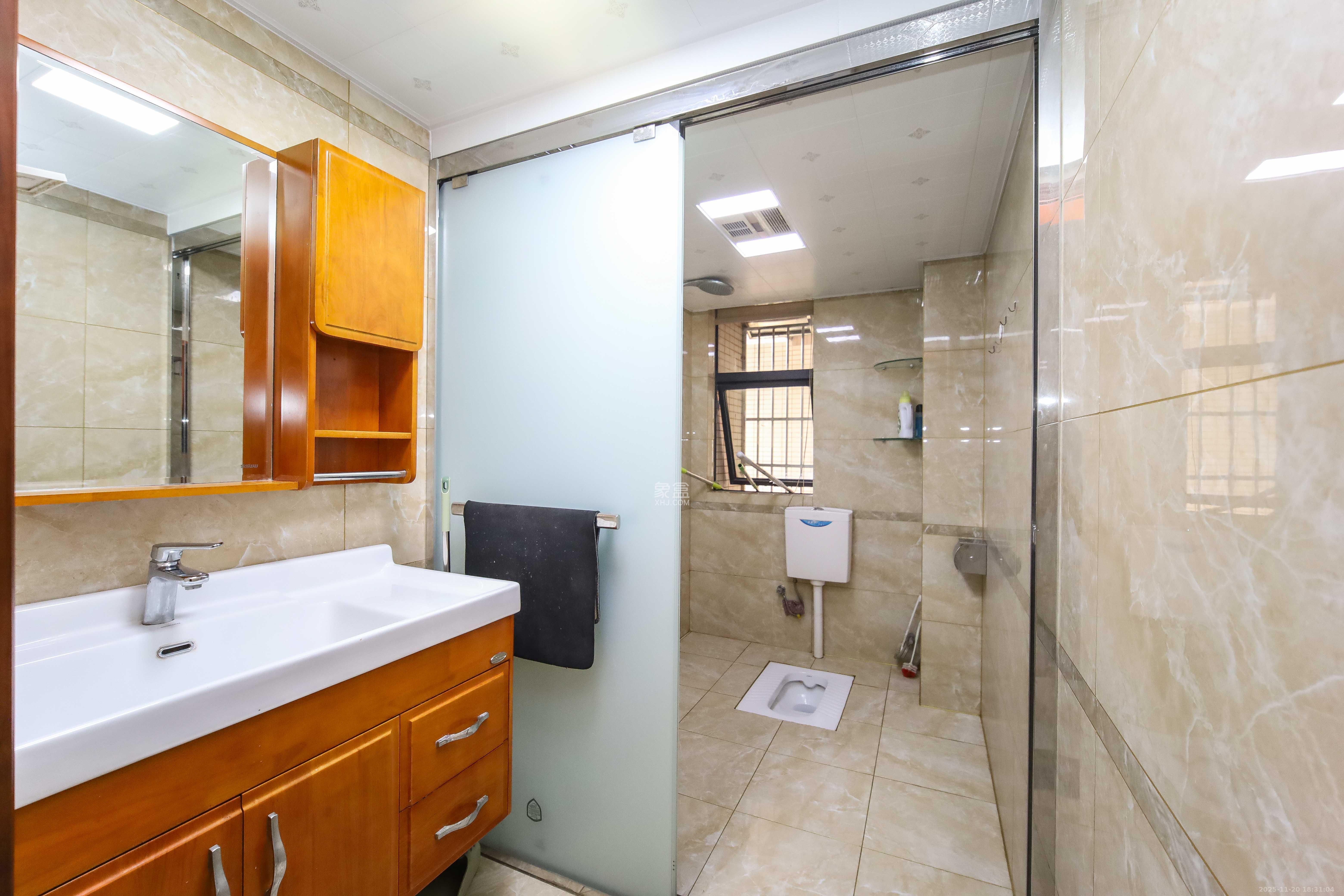 鸿基橄榄君庭  3室2厅2卫    130.0万卫生间