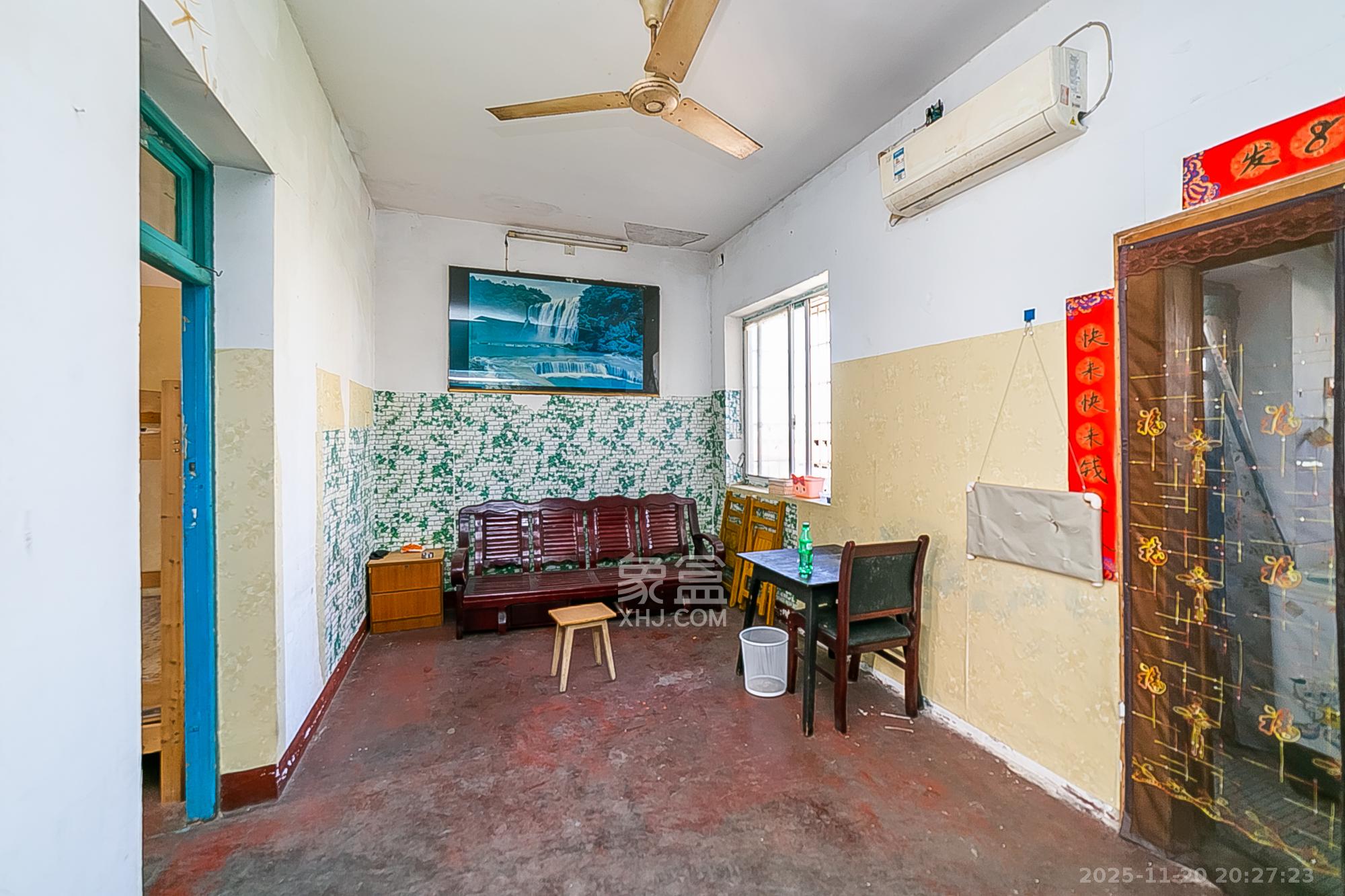 二机小区 2室1厅1卫 32.8万 二机小区 2室1厅1卫 32.8万客厅