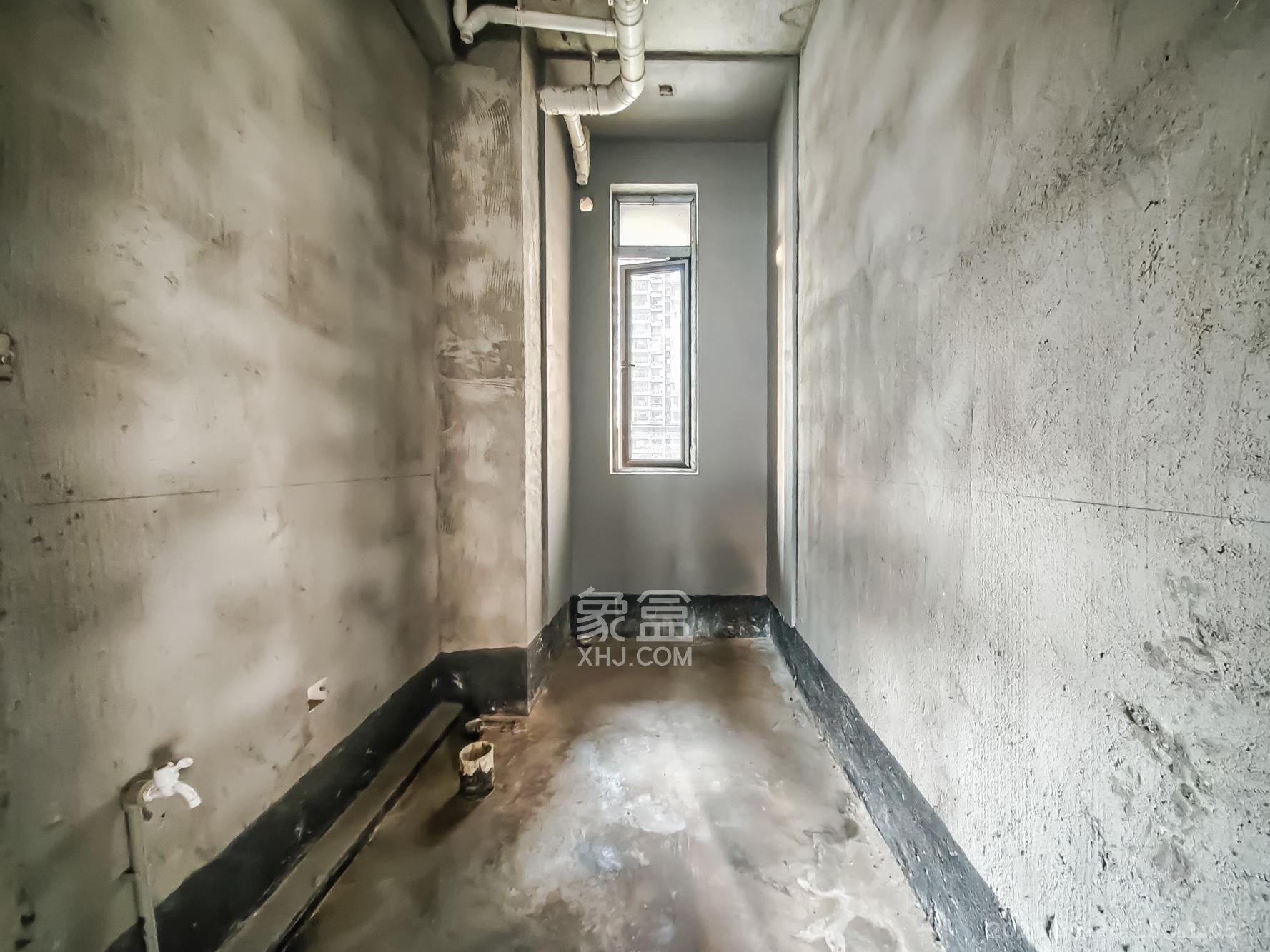 恒大御景天下城二期 5室2厅3卫 220.0万 恒大御景天下城二期 5室2厅3卫 220.0万卫生间