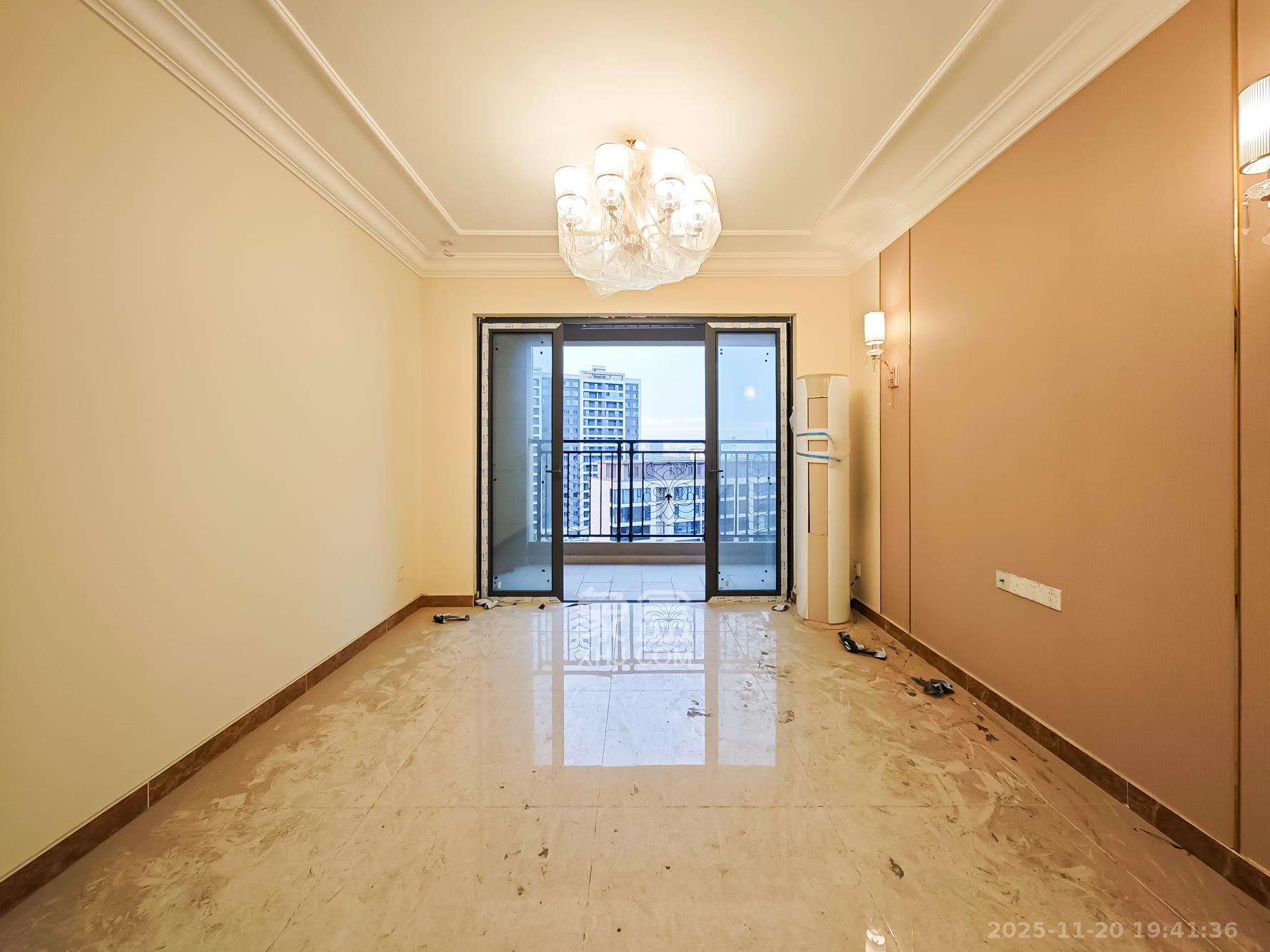 恒大御景天下城二期 3室1厅1卫 63.0万 恒大御景天下城二期 3室1厅1卫 63.0万客厅