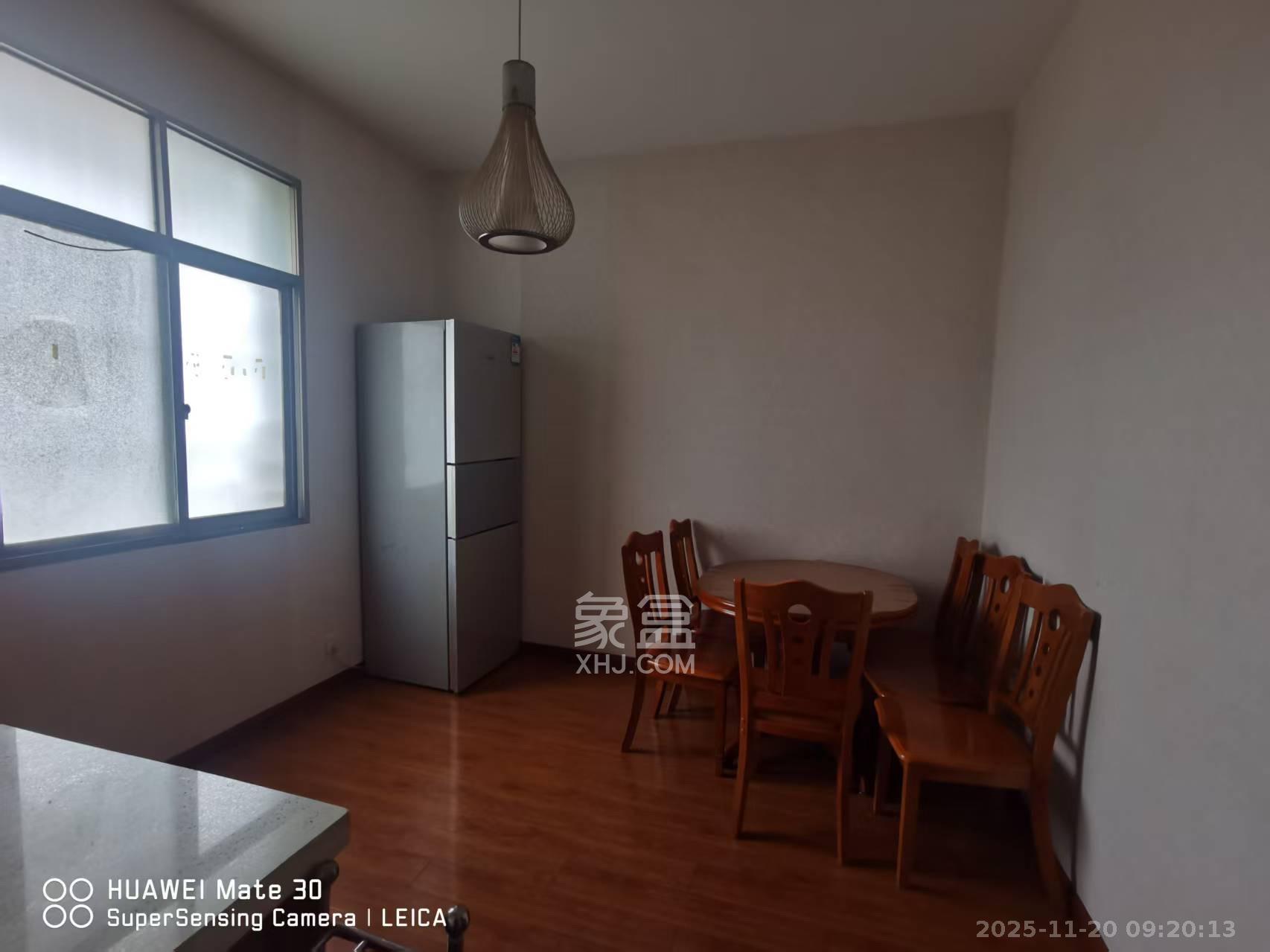 人民中路窑岭湘剧院单位房  3室1厅2卫    2200.0元/月室内图