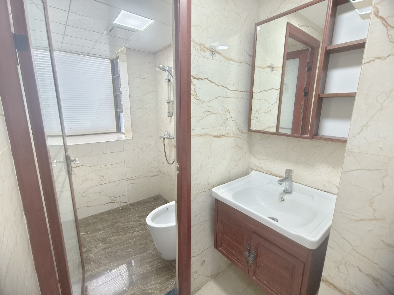 紫泉花坊  3室2厅2卫    2300.0元/月室内图