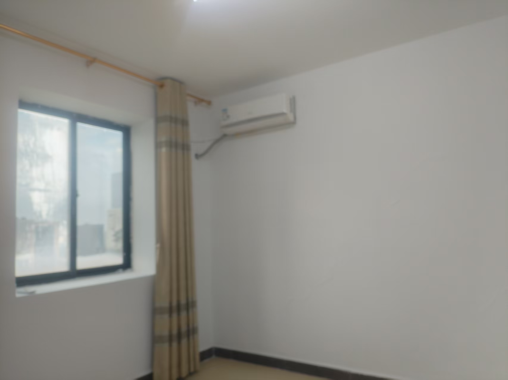 帝国大厦  2室2厅1卫    2200.0元/月