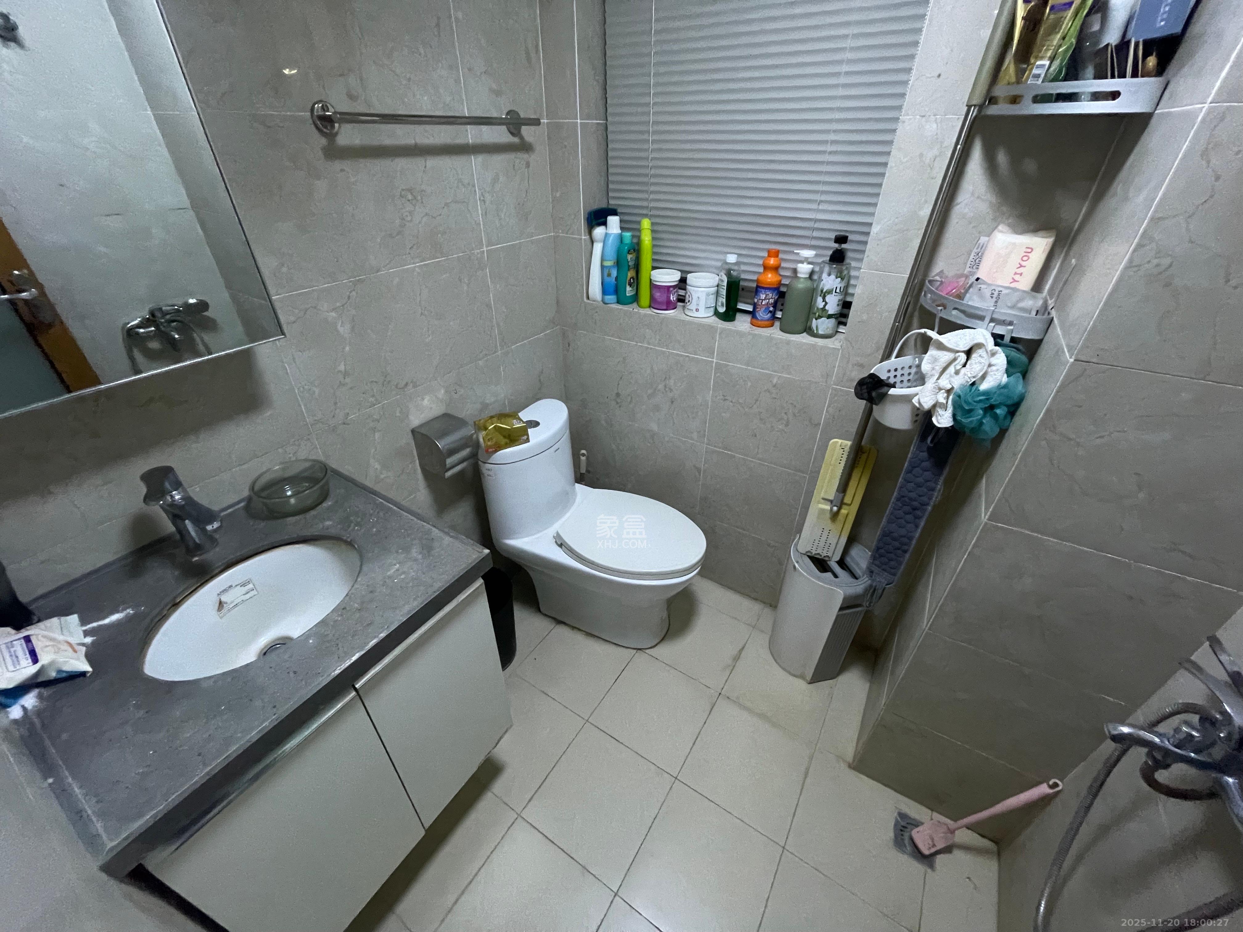 荣泰广场 2室1厅1卫 2500.0元/月 荣泰广场 2室1厅1卫 2500.0元/月室内图