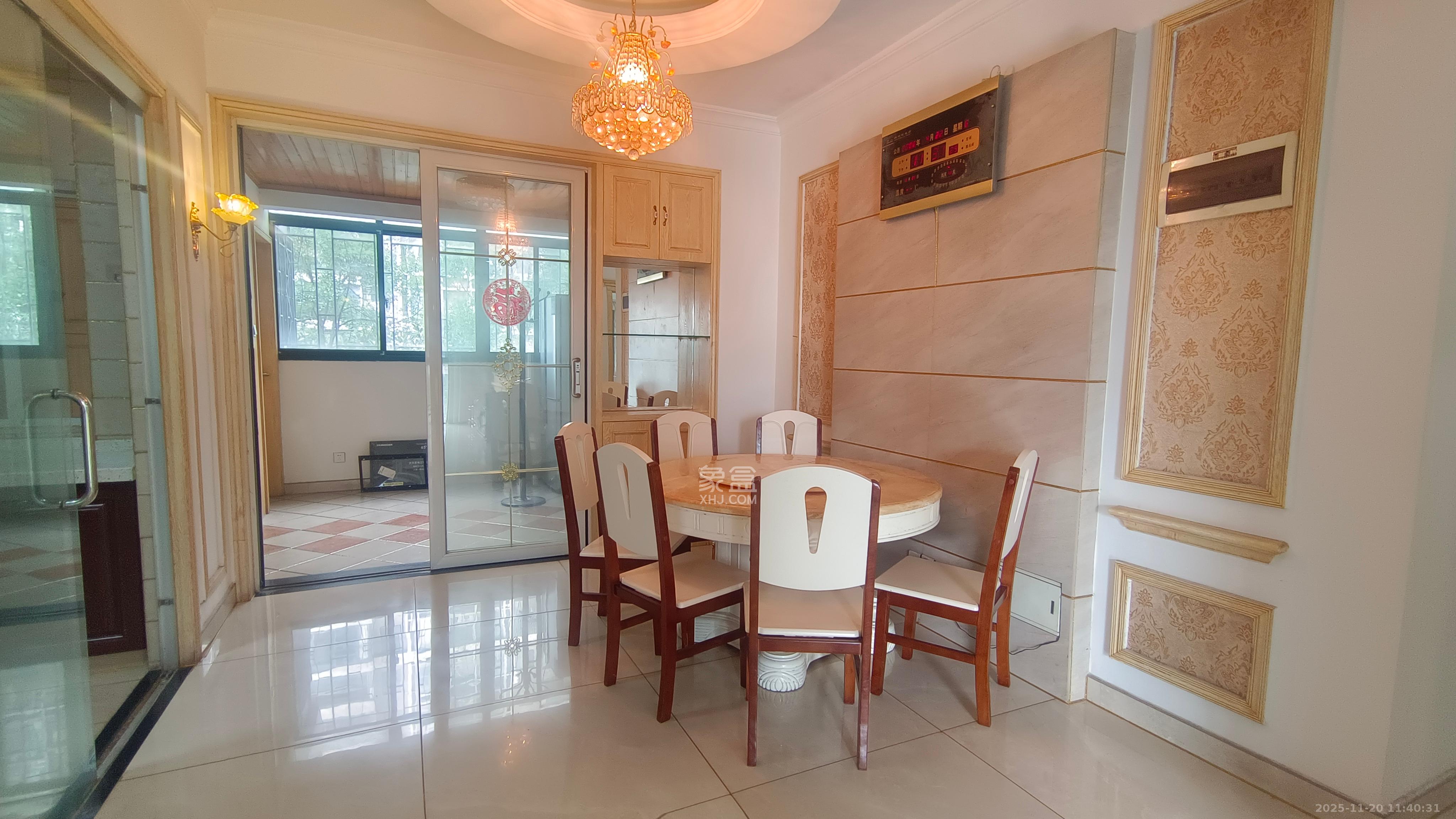 湘江世纪城聚江苑  4室2厅2卫    2900.0元/月室内图