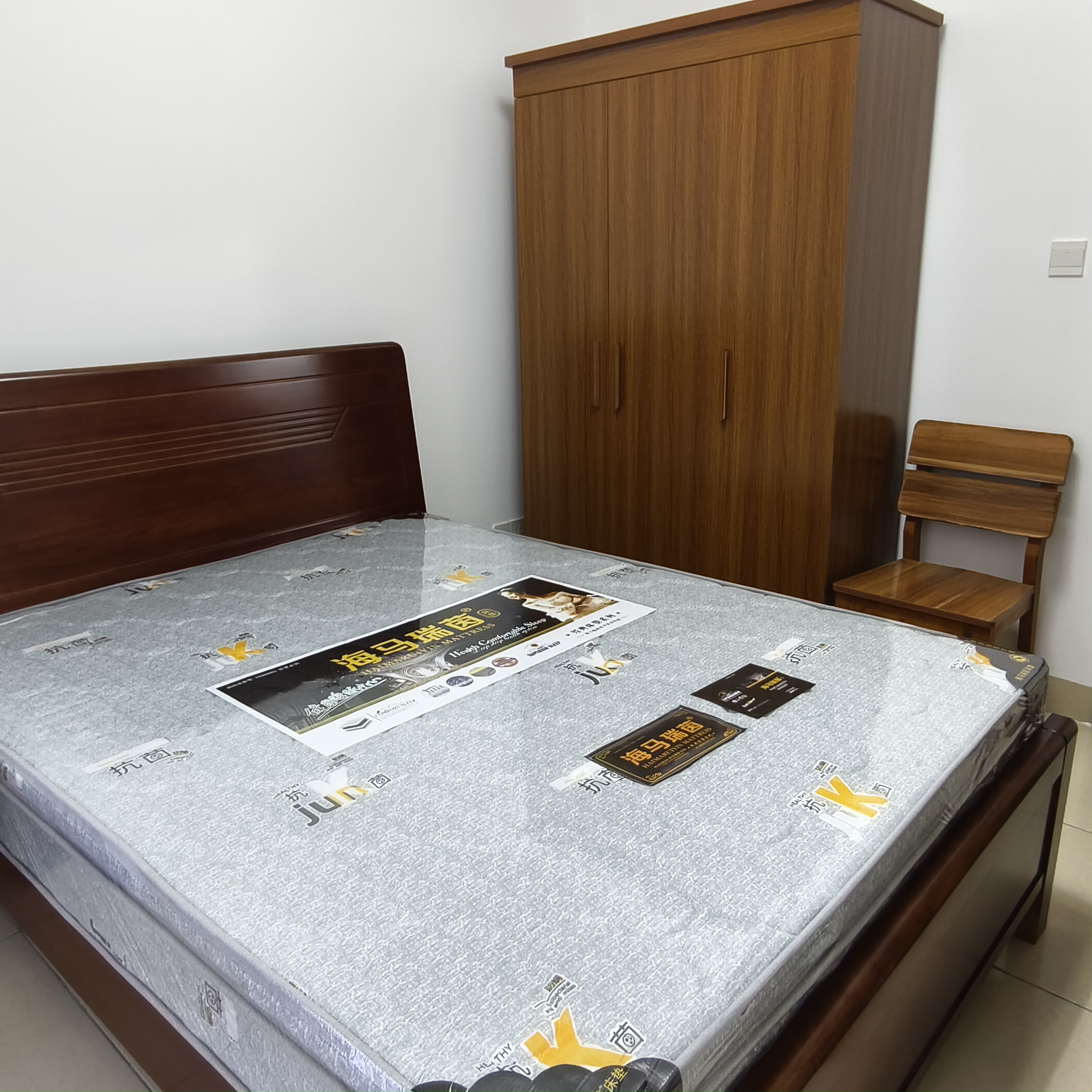 八一小区  3室2厅2卫    3300.0元/月室内图