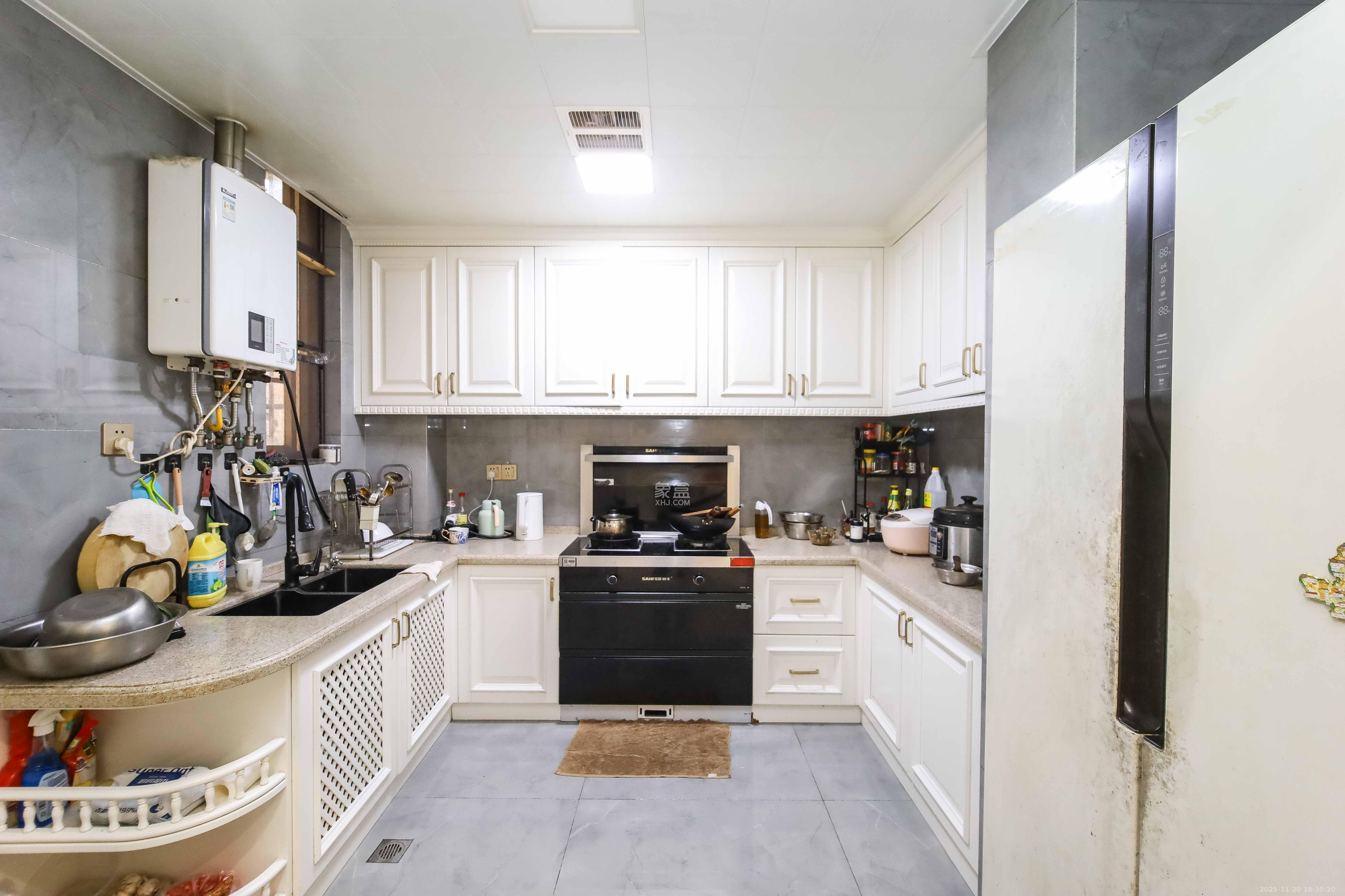 水云间 6室2厅3卫 450.0万 水云间 6室2厅3卫 450.0万厨房