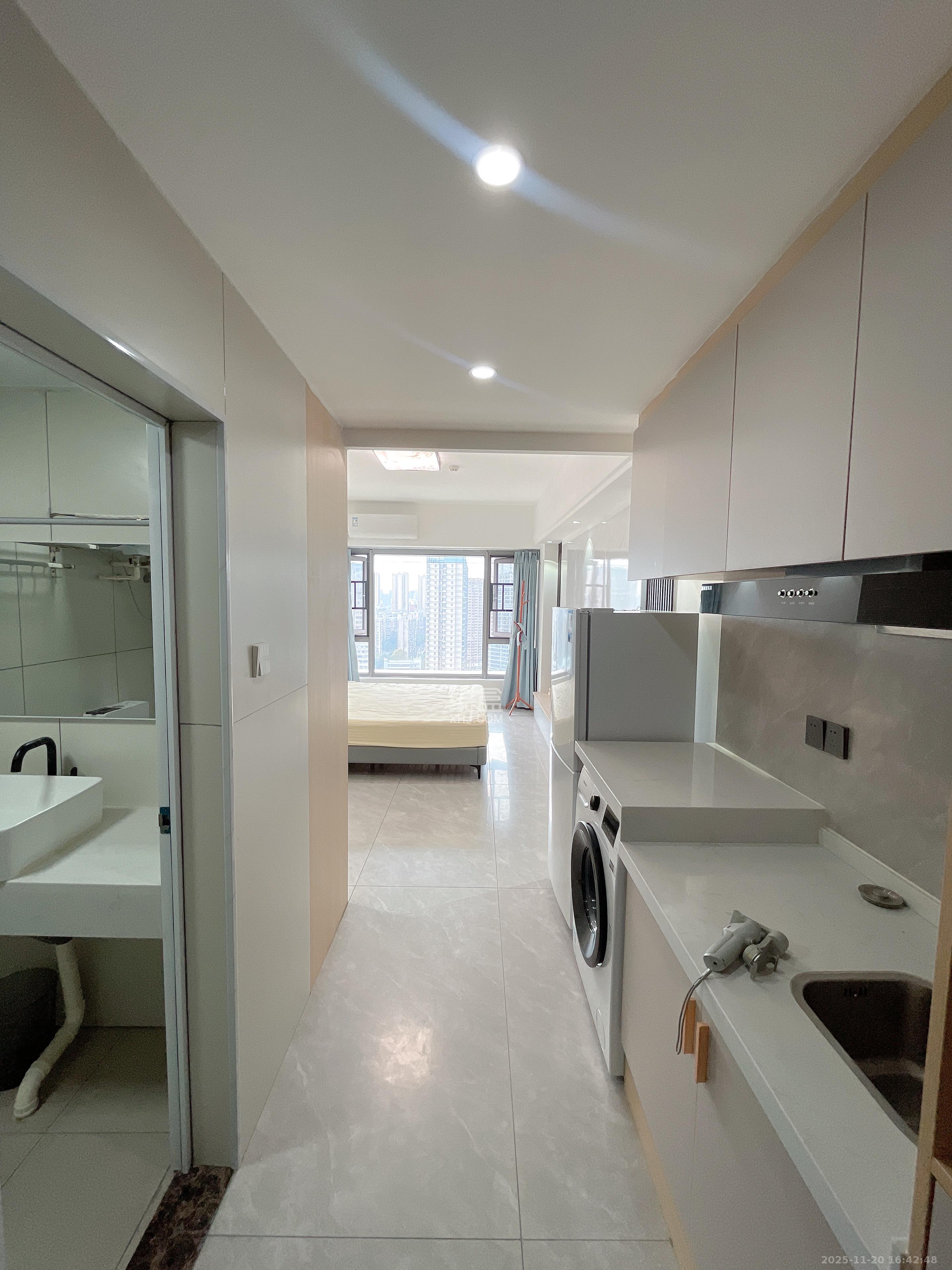 保利天禧EF区  1室1厅1卫    1600.0元/月室内图