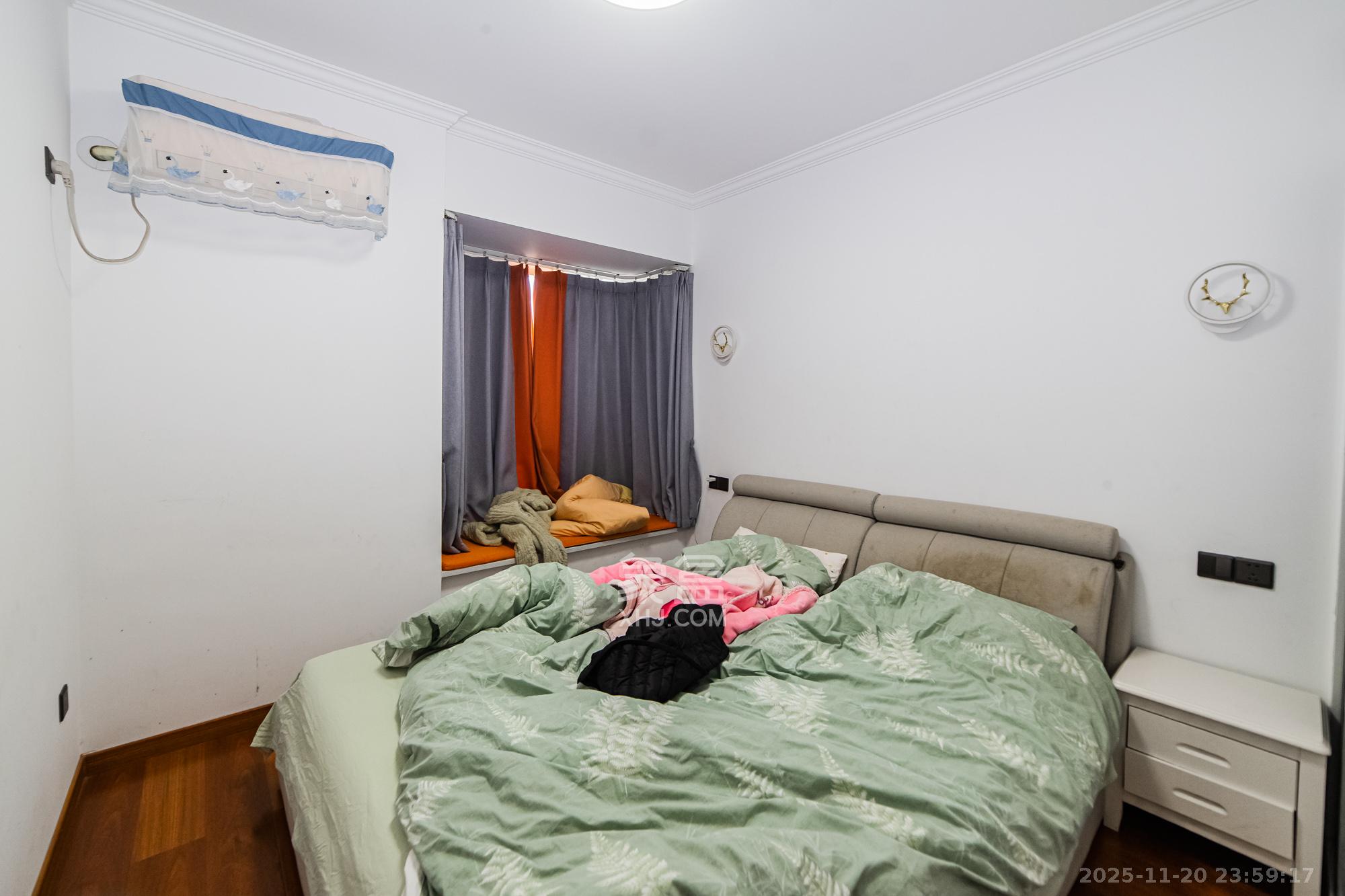 北辰三角洲E7区  3室2厅2卫    195.0万客厅