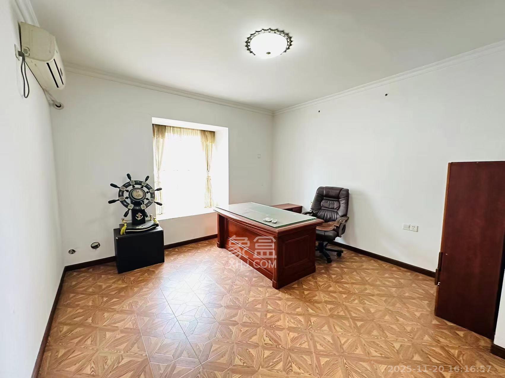 上河国际C区  4室2厅2卫    3500.0元/月室内图