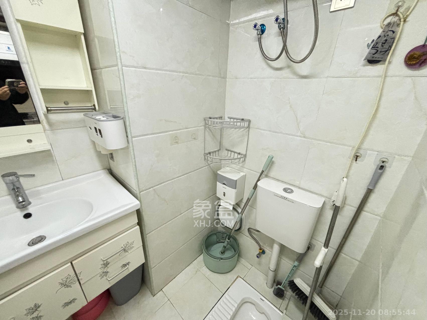 英郡年华 1室1厅1卫 1300.0元/月 英郡年华 1室1厅1卫 1300.0元/月室内图