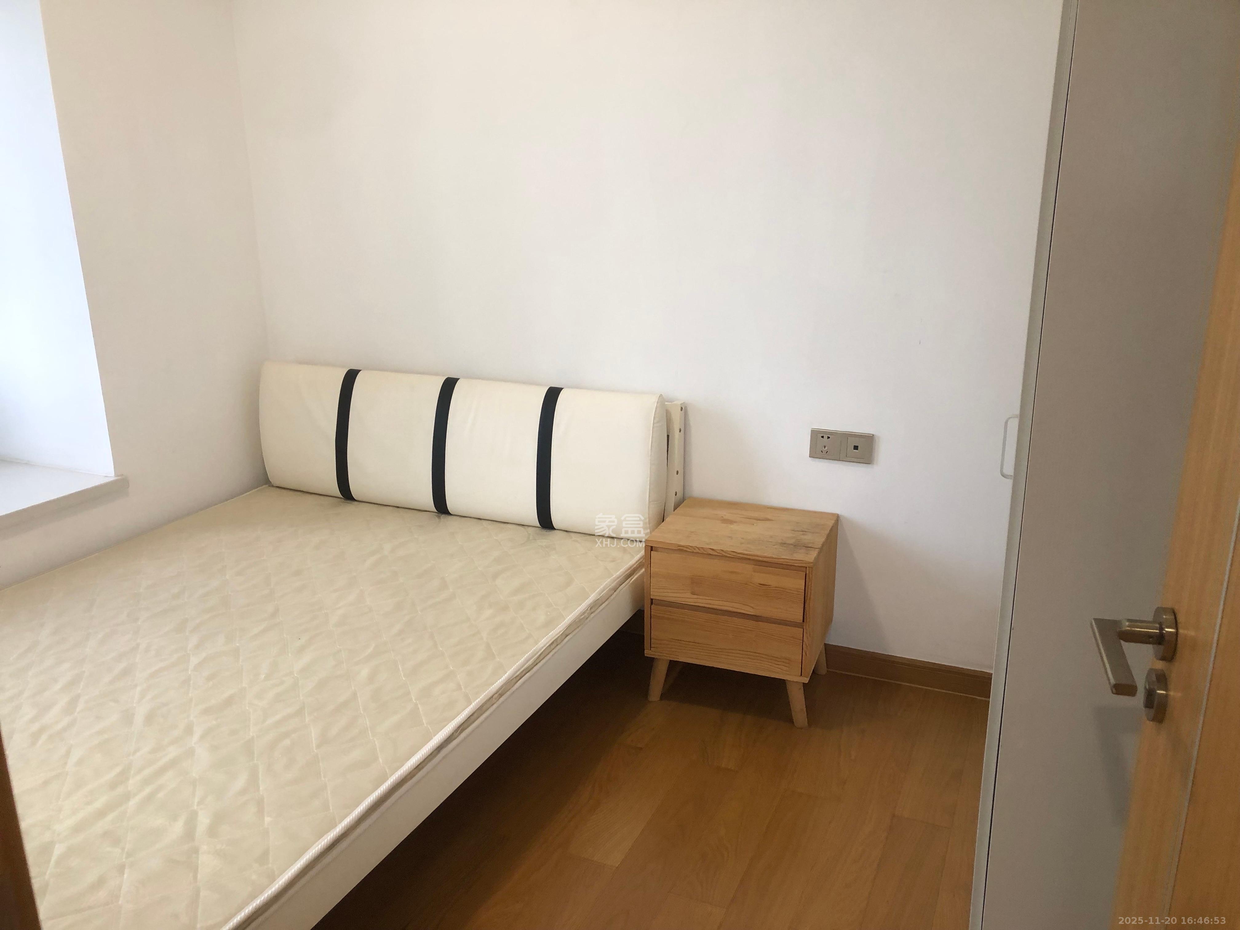 阳光城尚东湾蓝莓苑  3室2厅1卫    2200.0元/月室内图