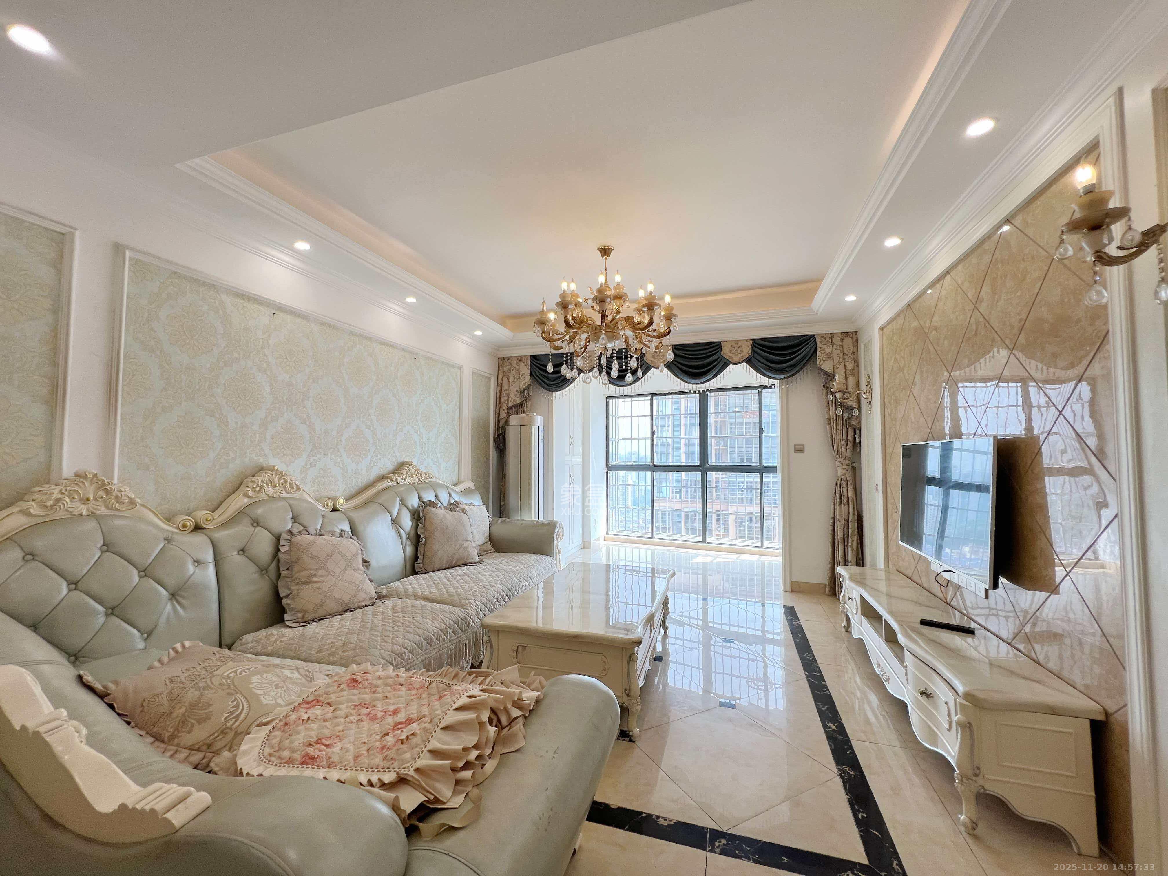 中城丽景香山园 3室2厅2卫 3500.0元/月 中城丽景香山园 3室2厅2卫 3500.0元/月室内图