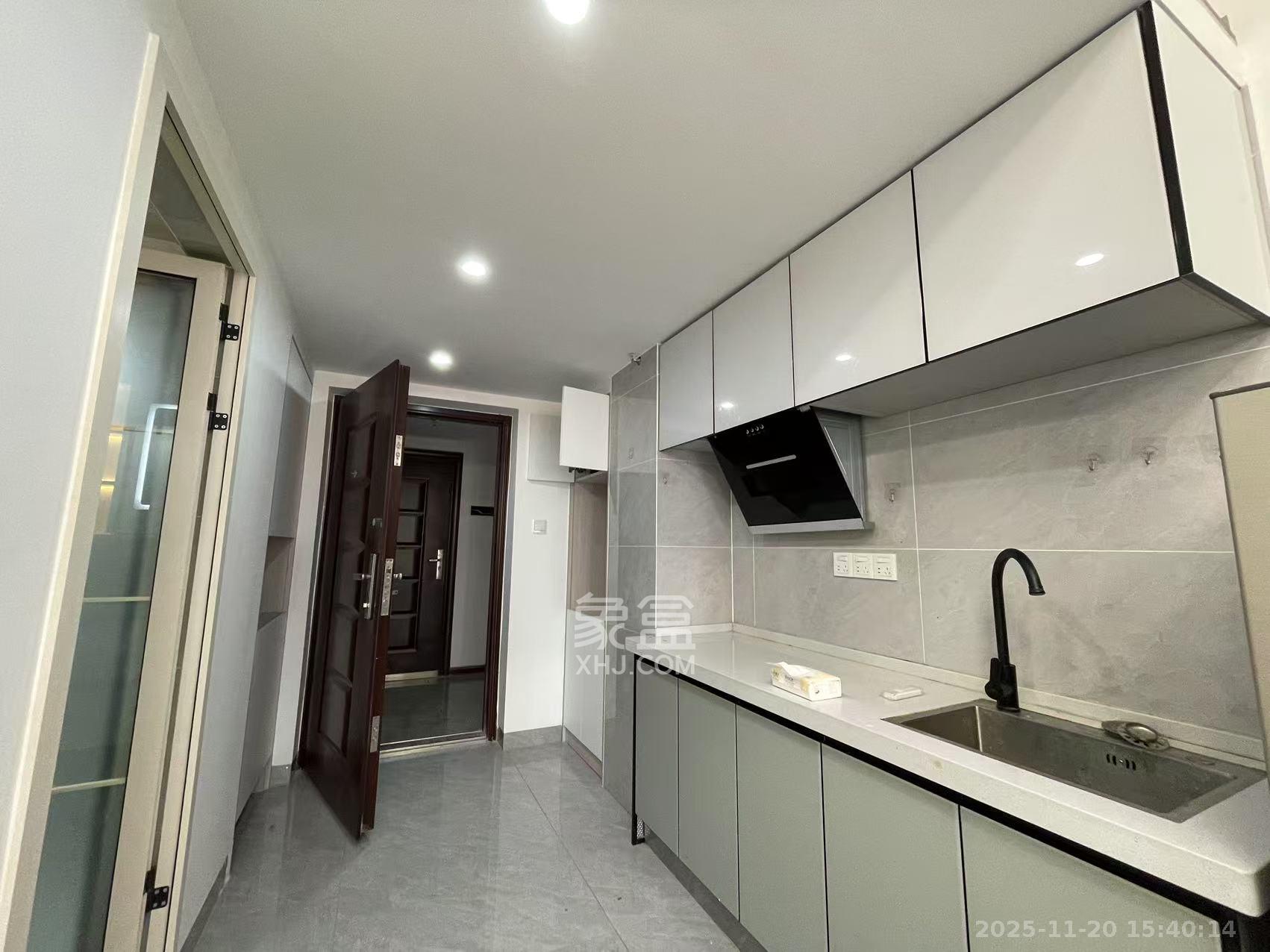 世茂璀璨天城公寓  2室1厅1卫    2000.0元/月室内图