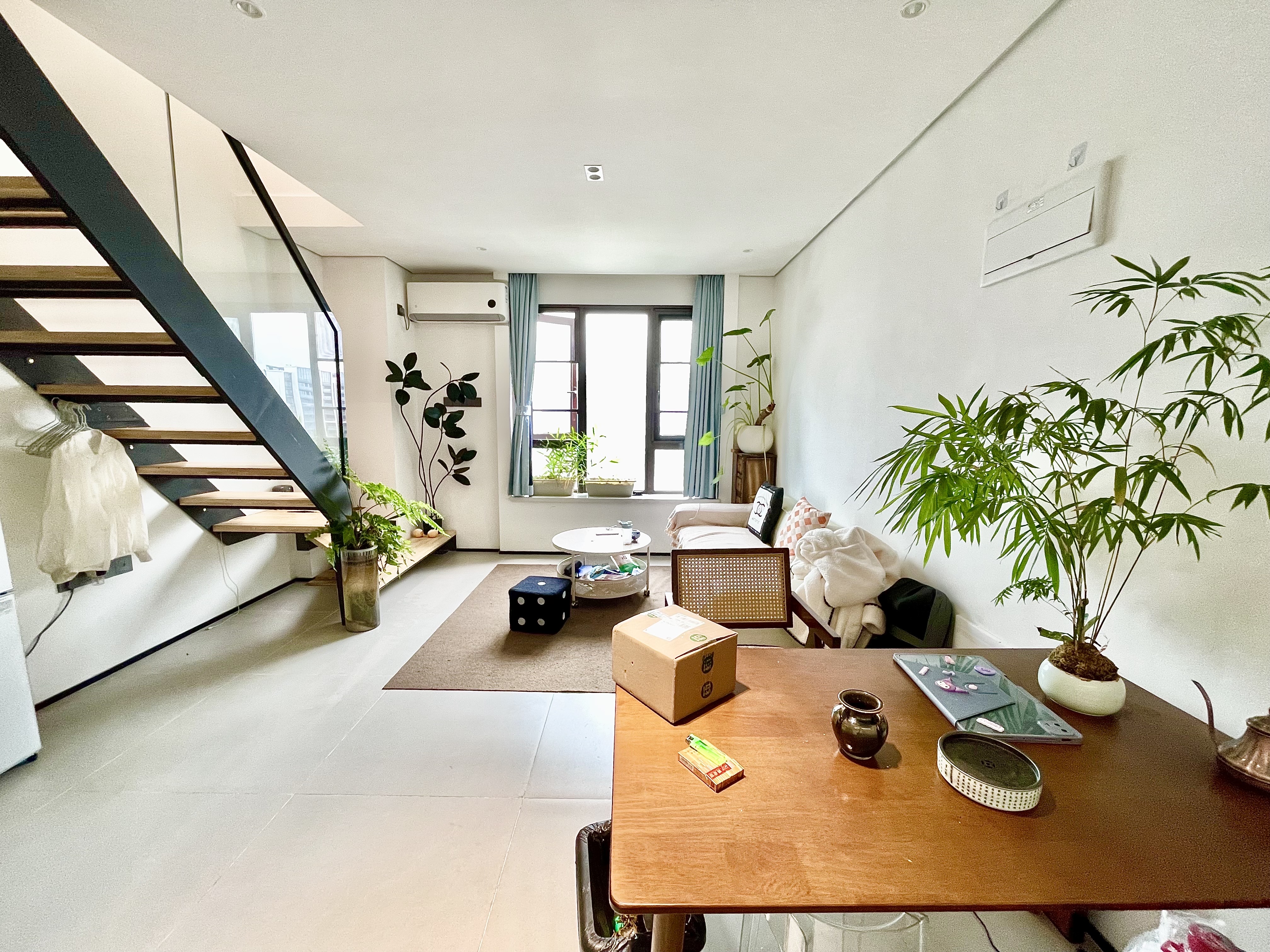 海航豪庭南苑  1室2厅1卫    3200.0元/月室内图1