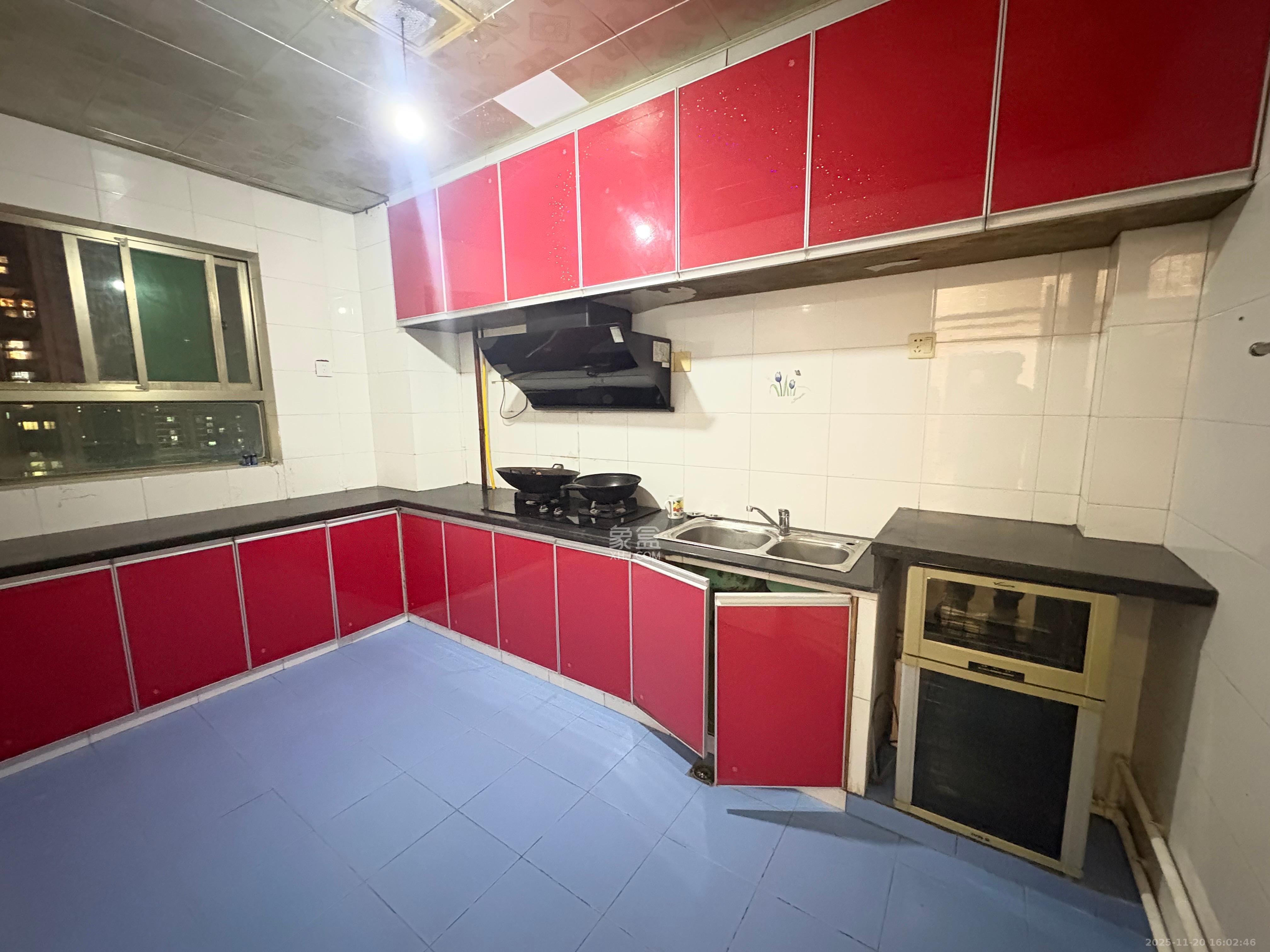 莲湖大厦  3室2厅2卫    2400.0元/月室内图