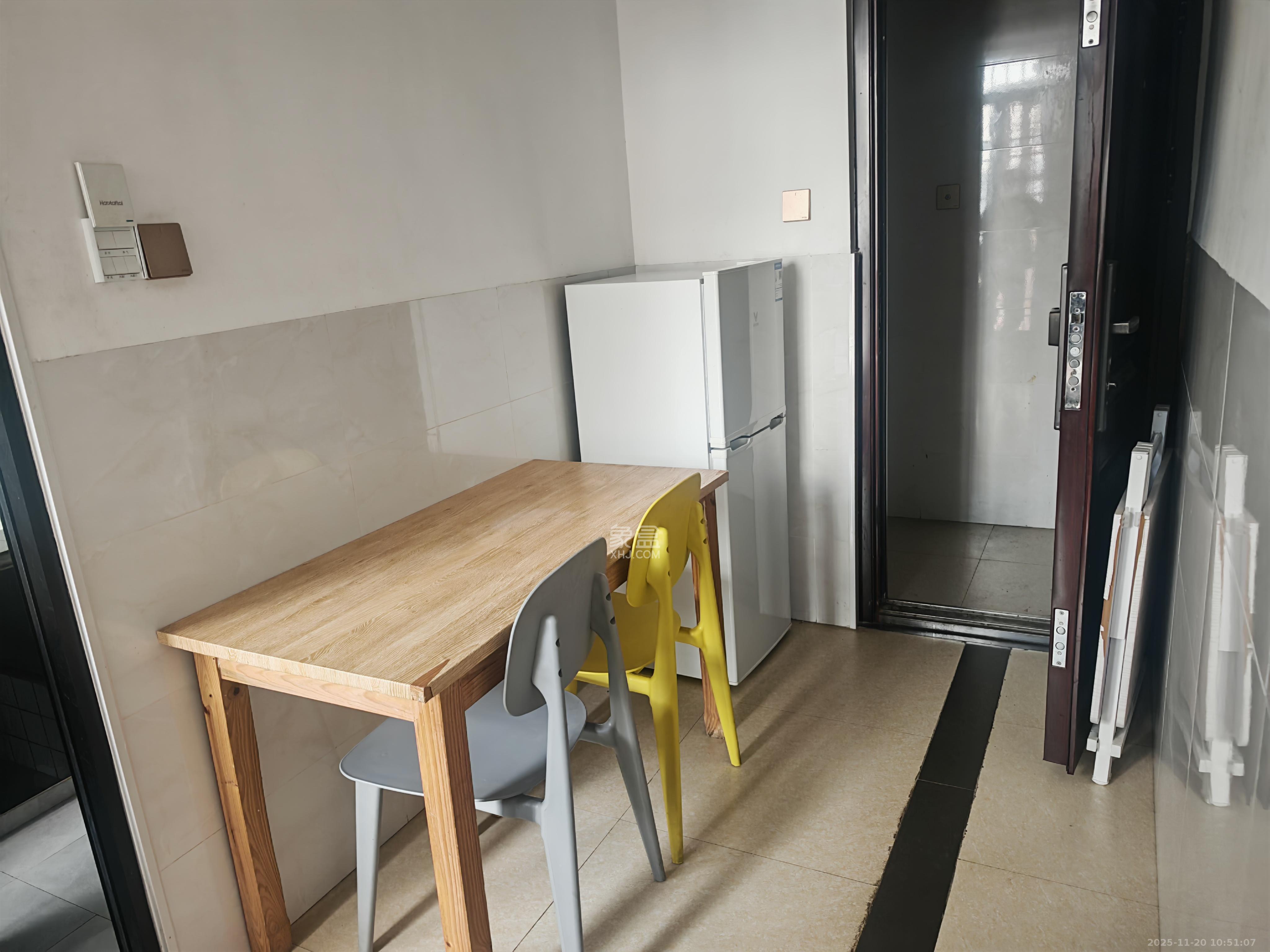 和润园一、二期 1室1厅1卫 1400.0元/月 和润园一、二期 1室1厅1卫 1400.0元/月室内图