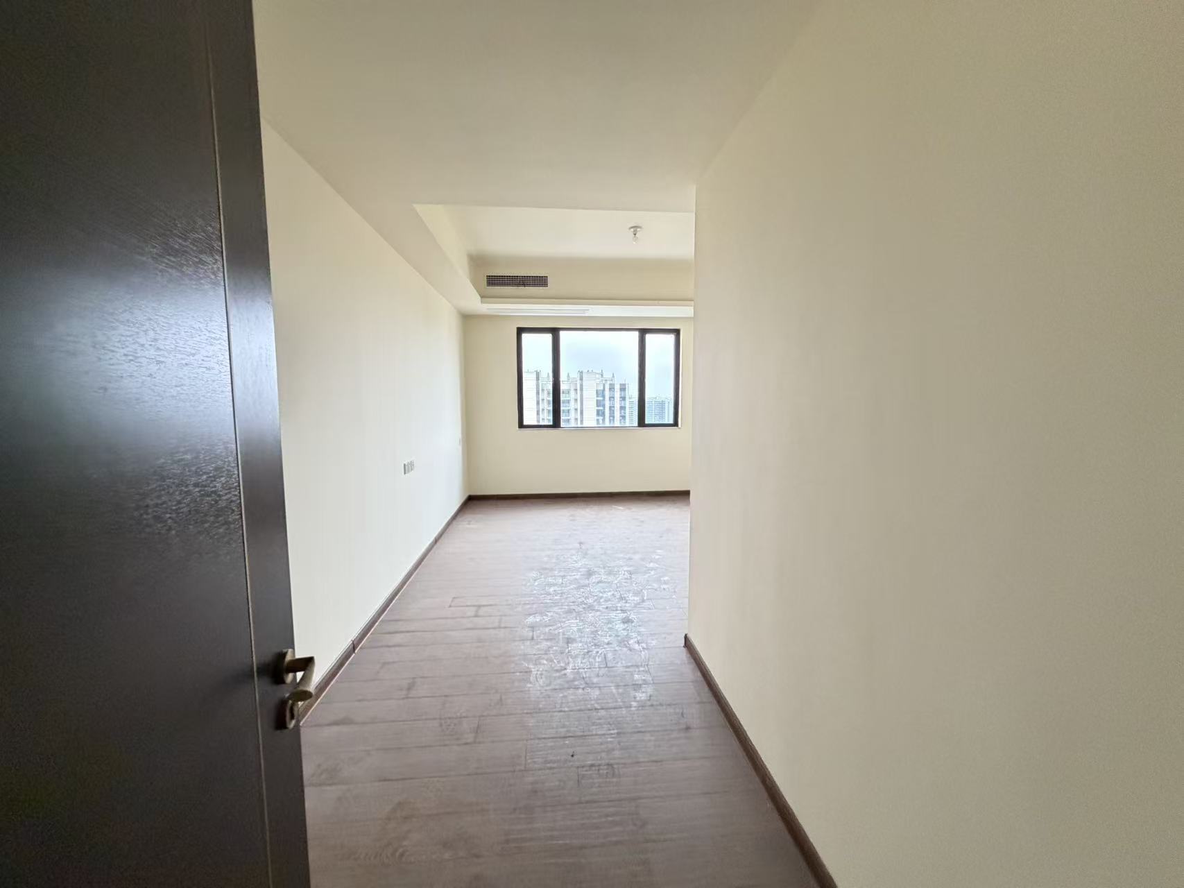 华耀碧桂园十里江湾誉峯 5室2厅3卫 5000.0元/月 华耀碧桂园十里江湾誉峯 5室2厅3卫 5000.0元/月室内图